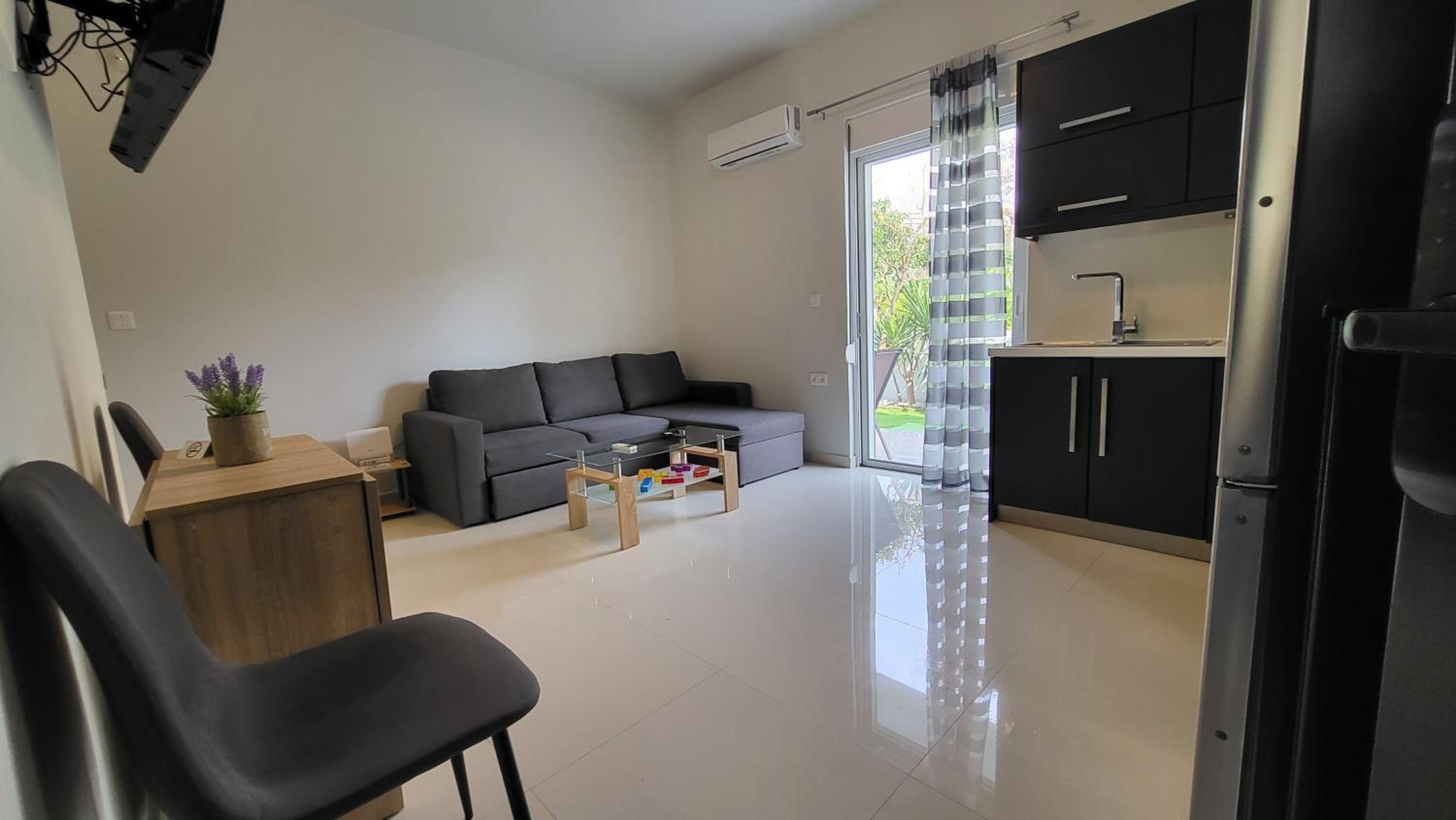 One-Bedroom Apartment
