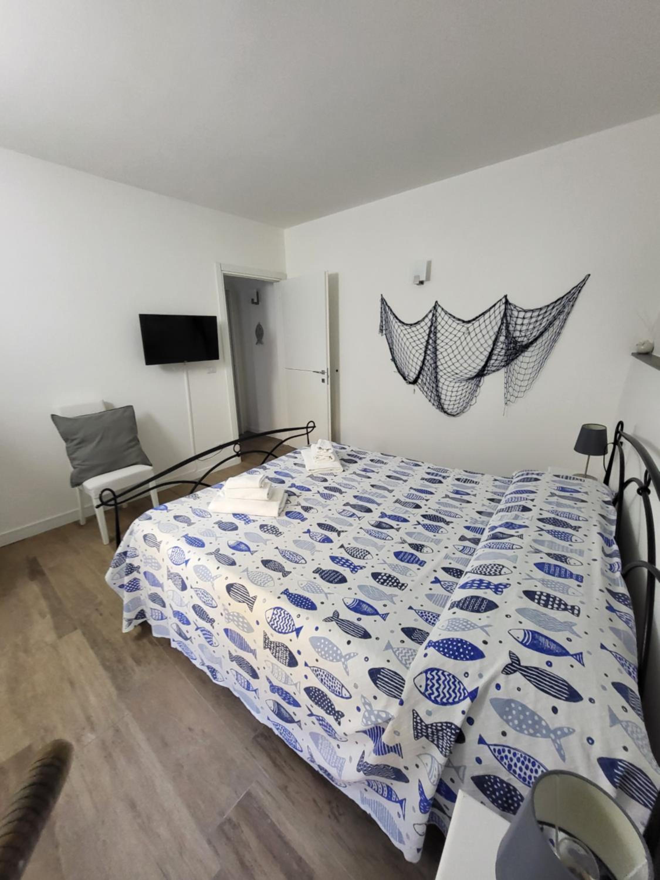 One-Bedroom Apartment - Photo 1