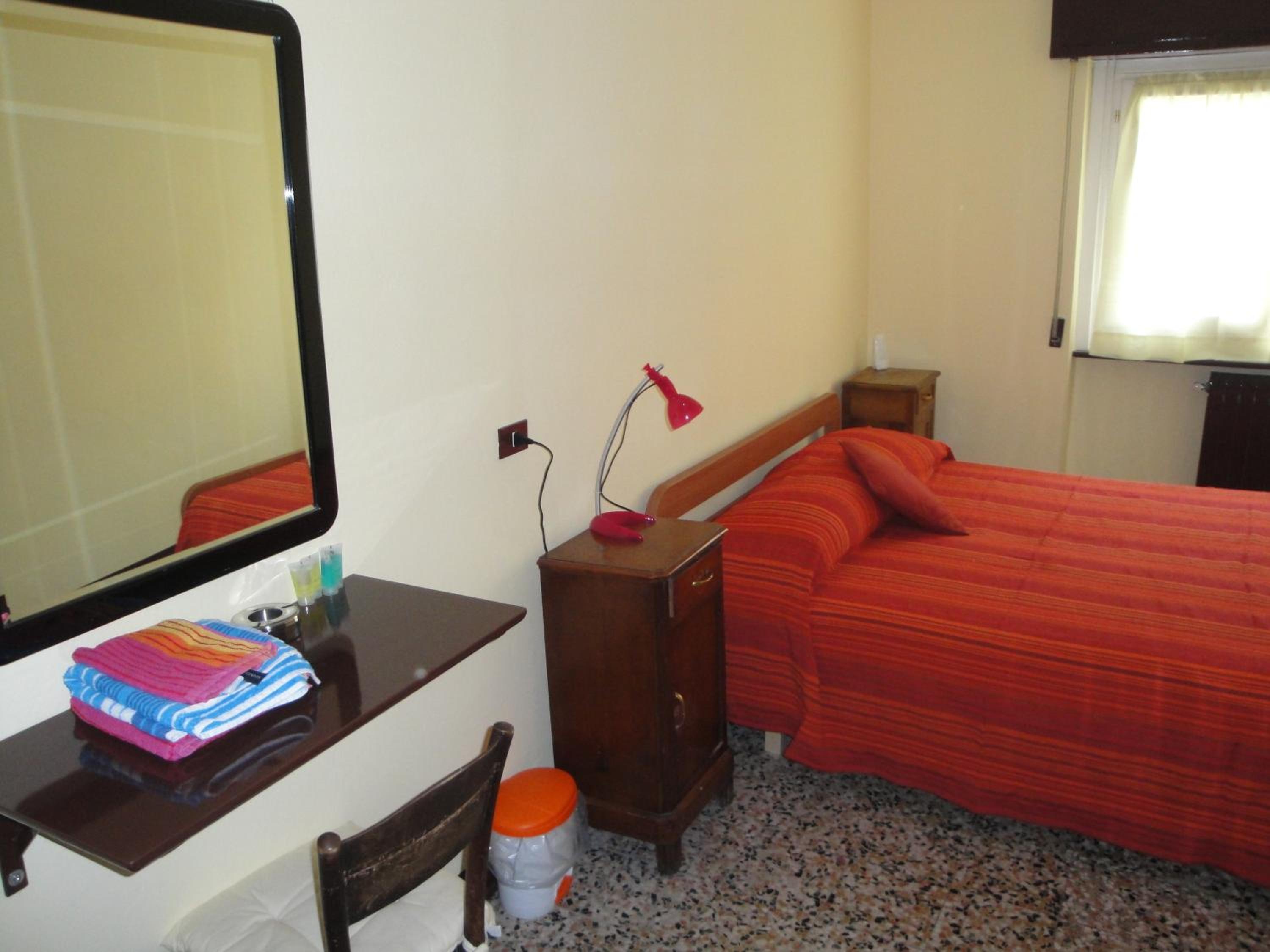 Standard Double Room photo 3
