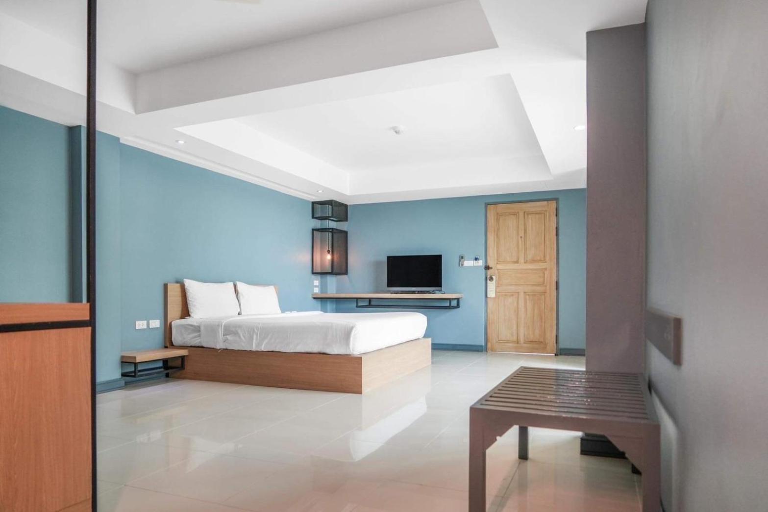 Deluxe Double Room with Lake View - Photo 7