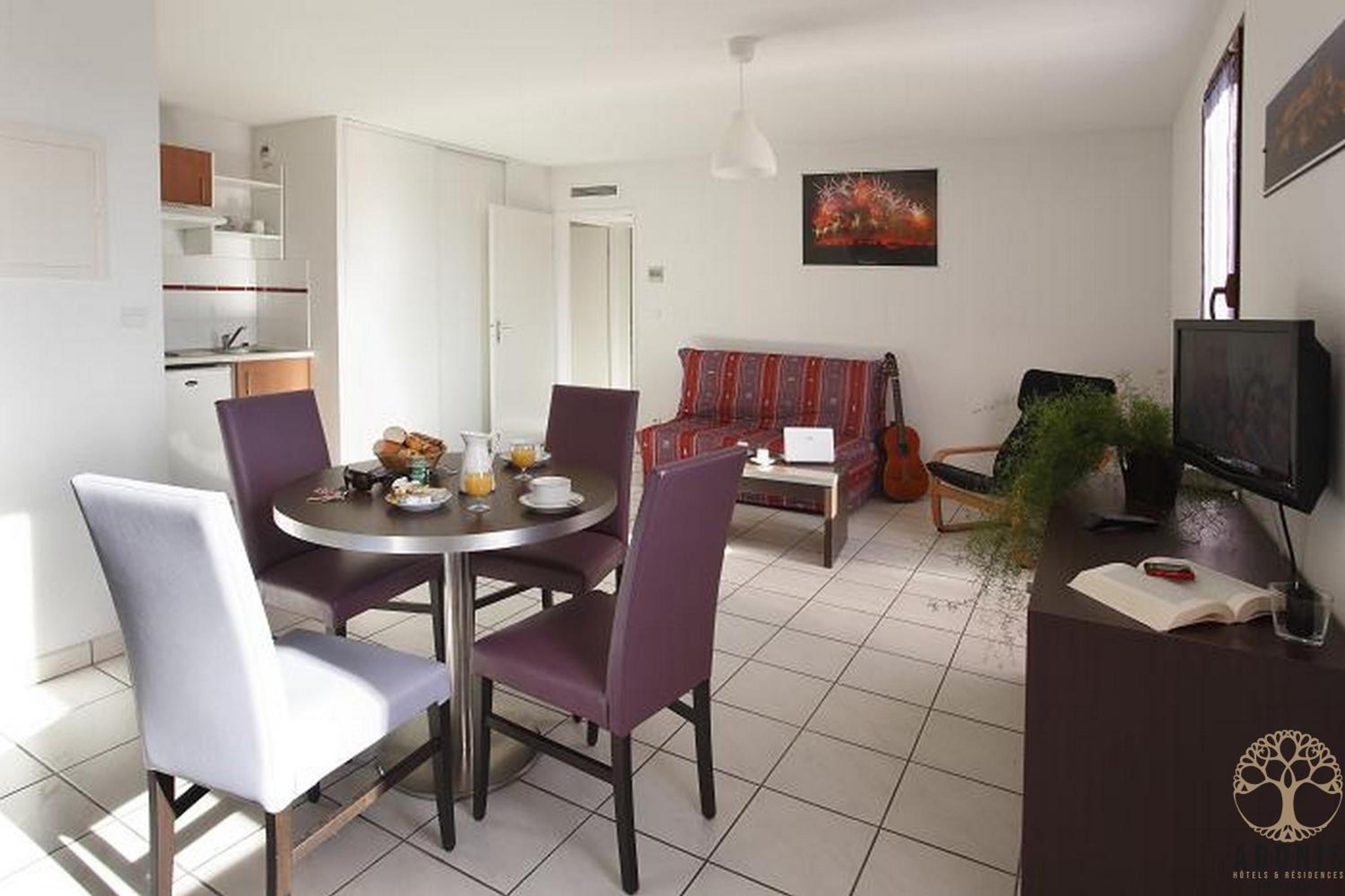 One-Bedroom Apartment - Photo 3