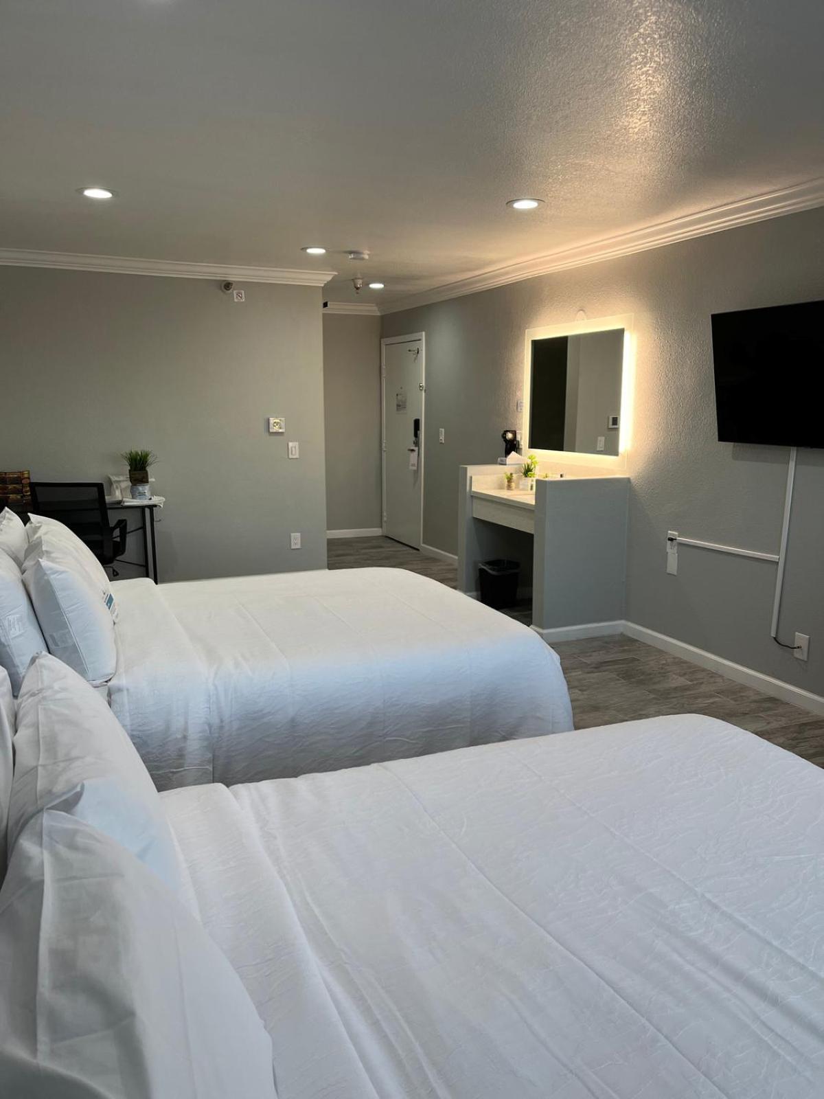 Standard Double Room - Photo 3