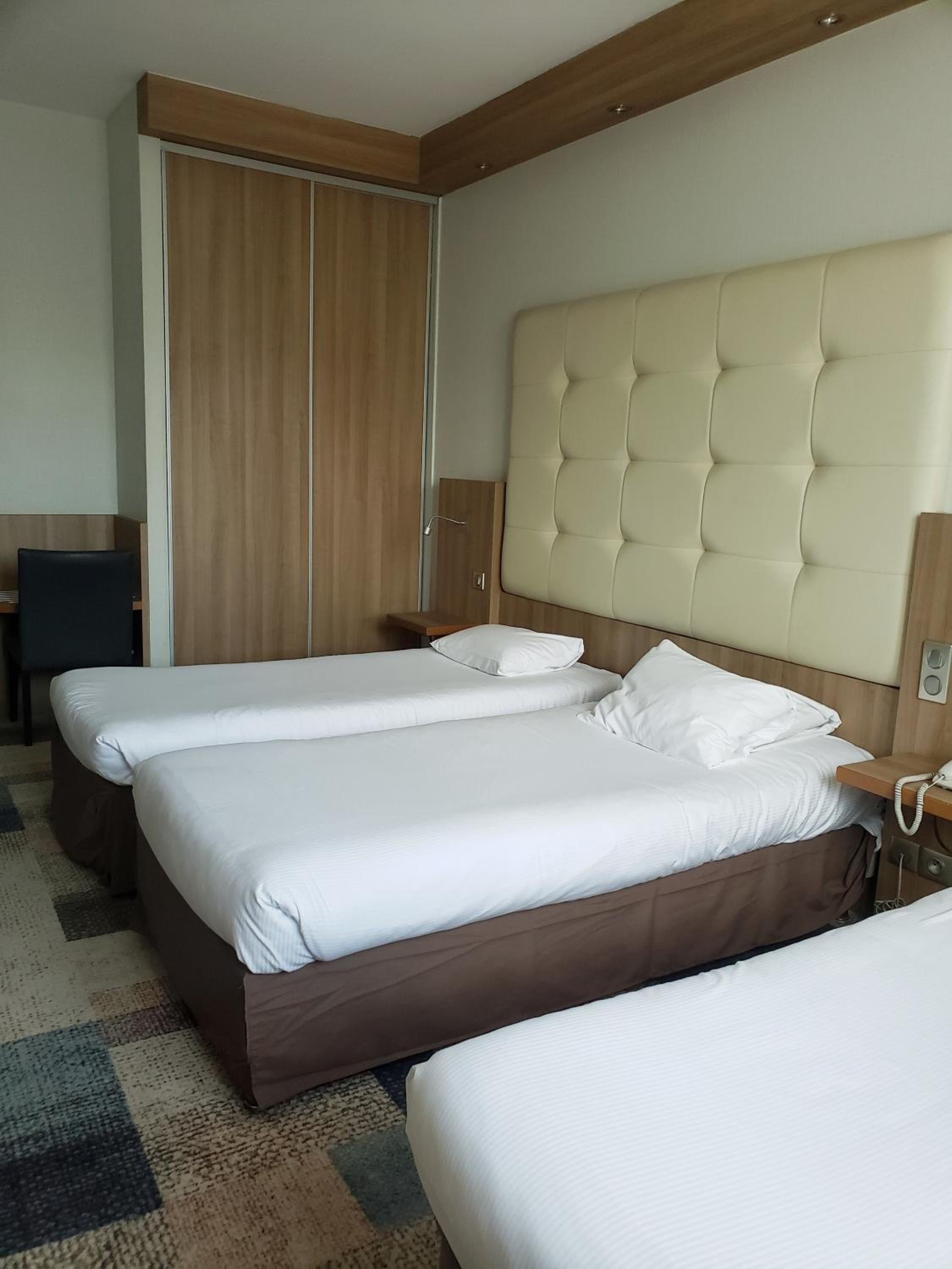 3 Single Beds - Photo 2