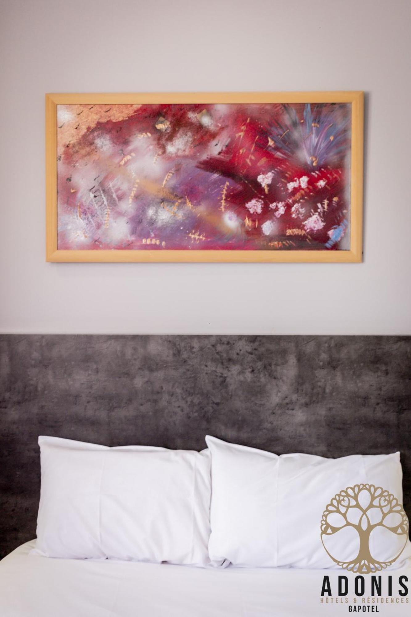 Standard Double Room - Photo 13