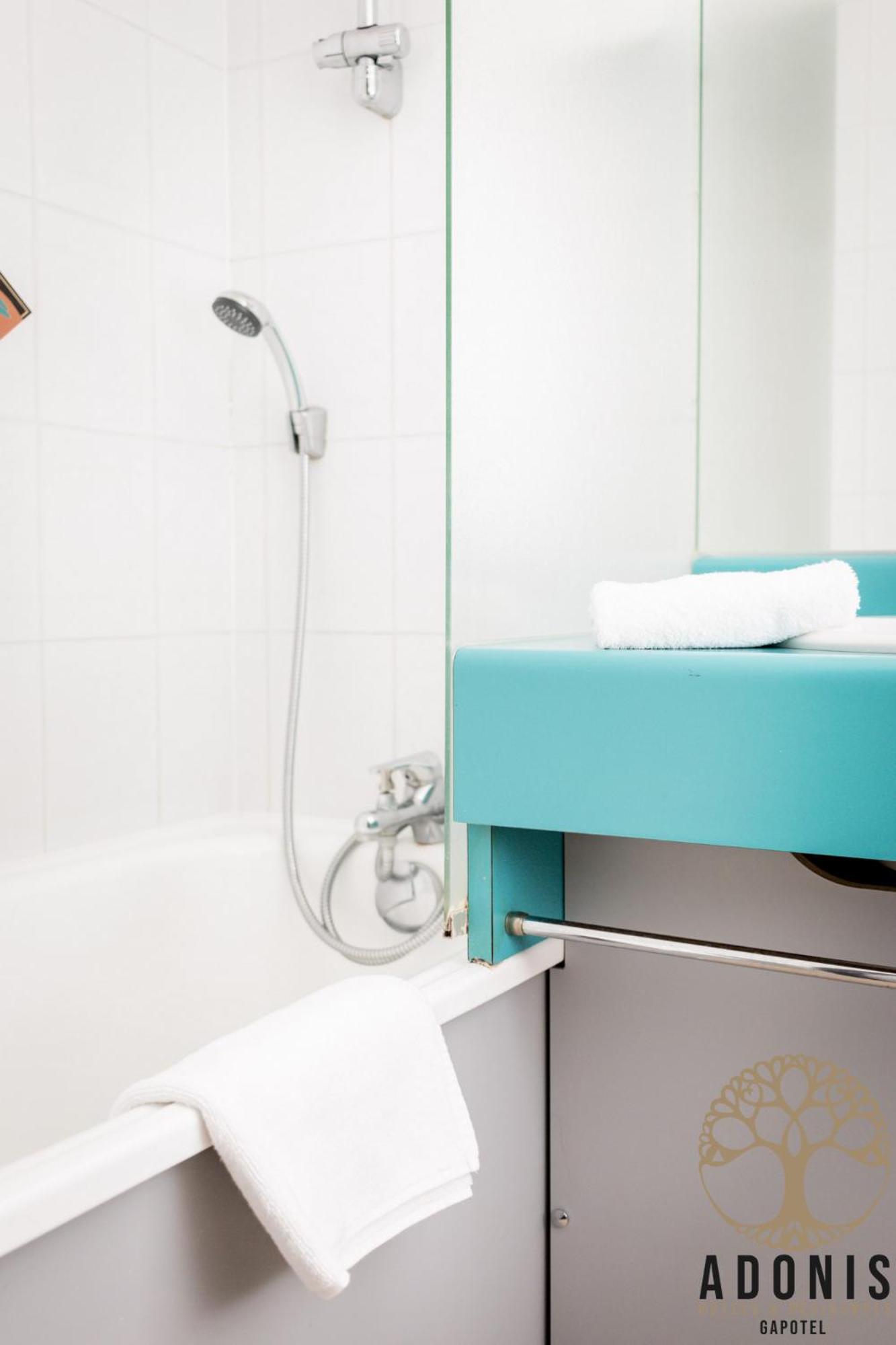 Standard Double Room - Photo 10