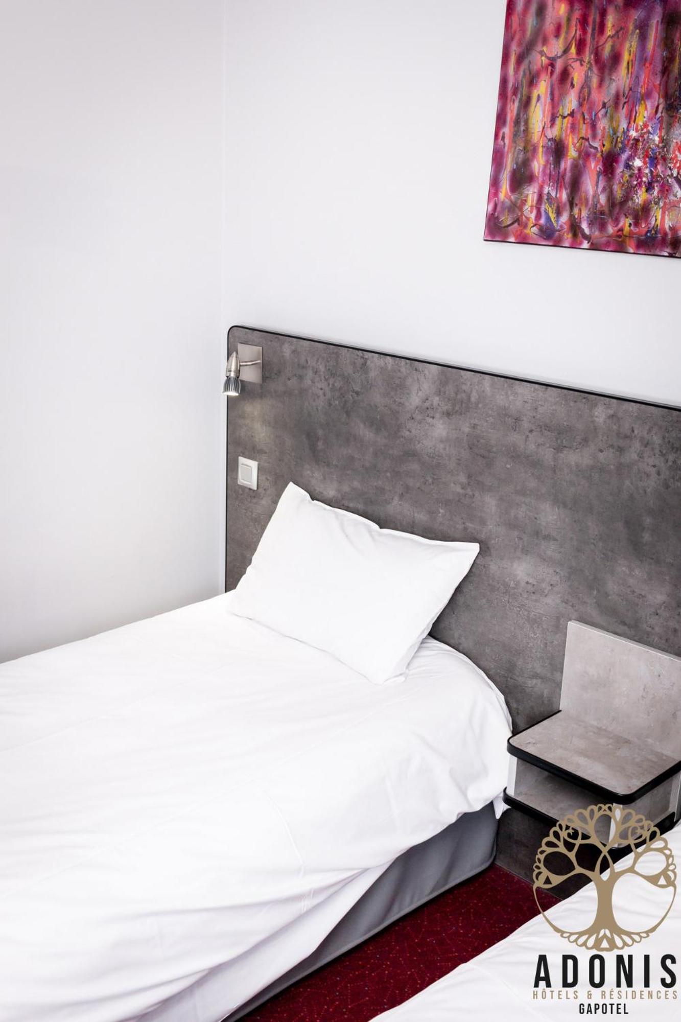 Standard Twin Room - Photo 1