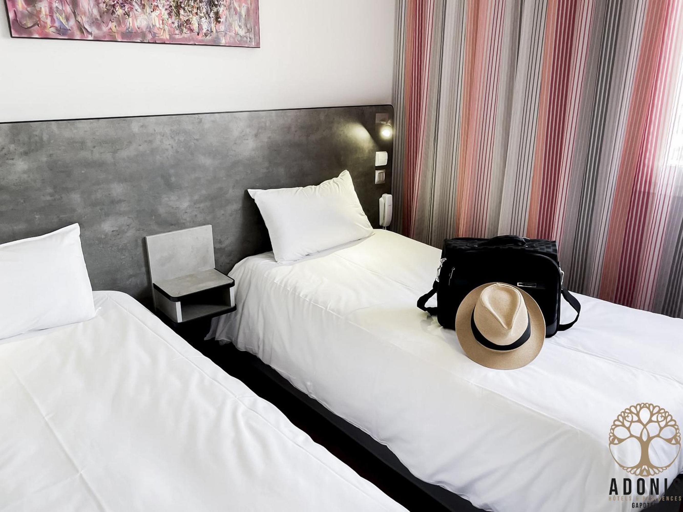 Standard Twin Room - Photo 4