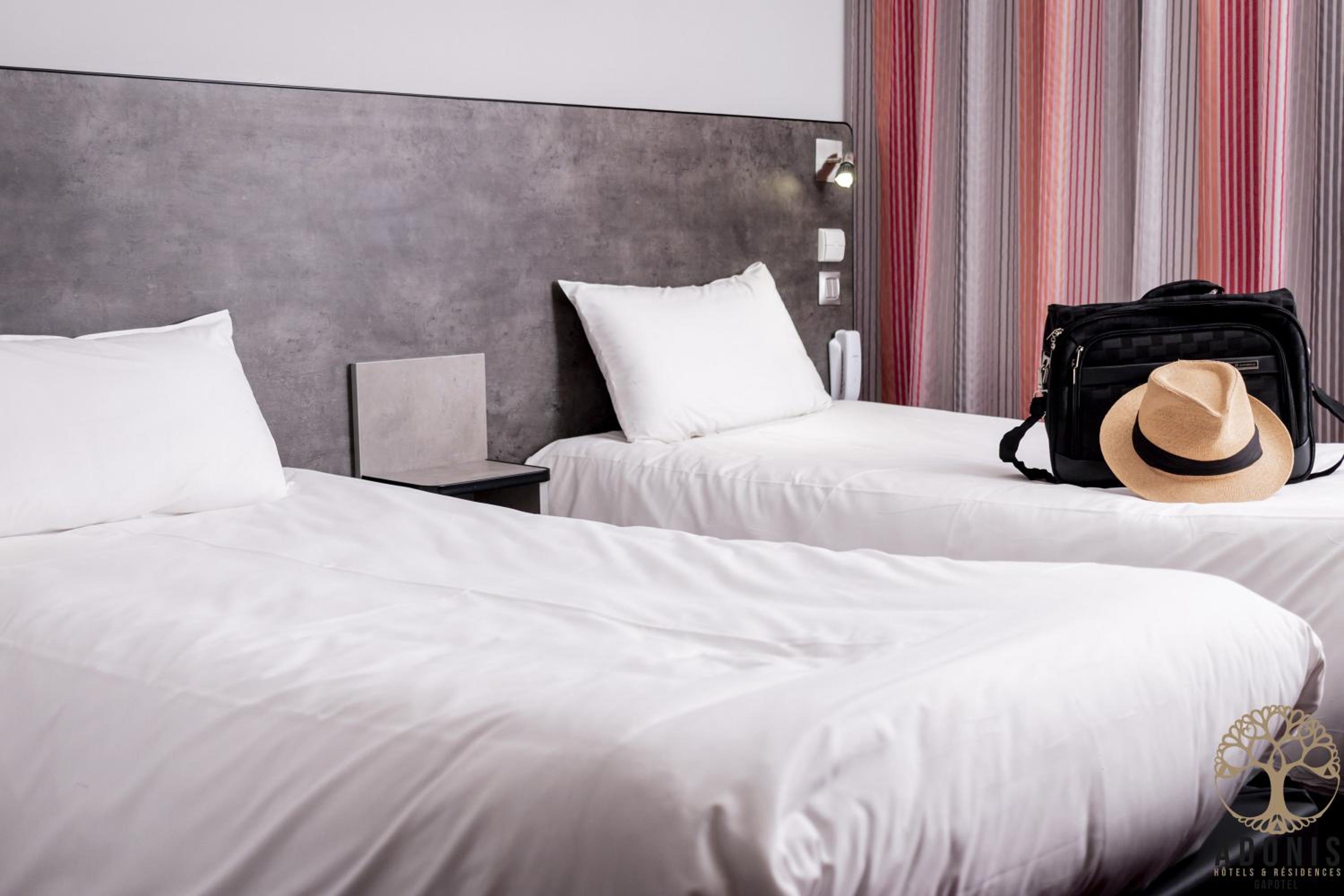 Standard Twin Room - Photo 2