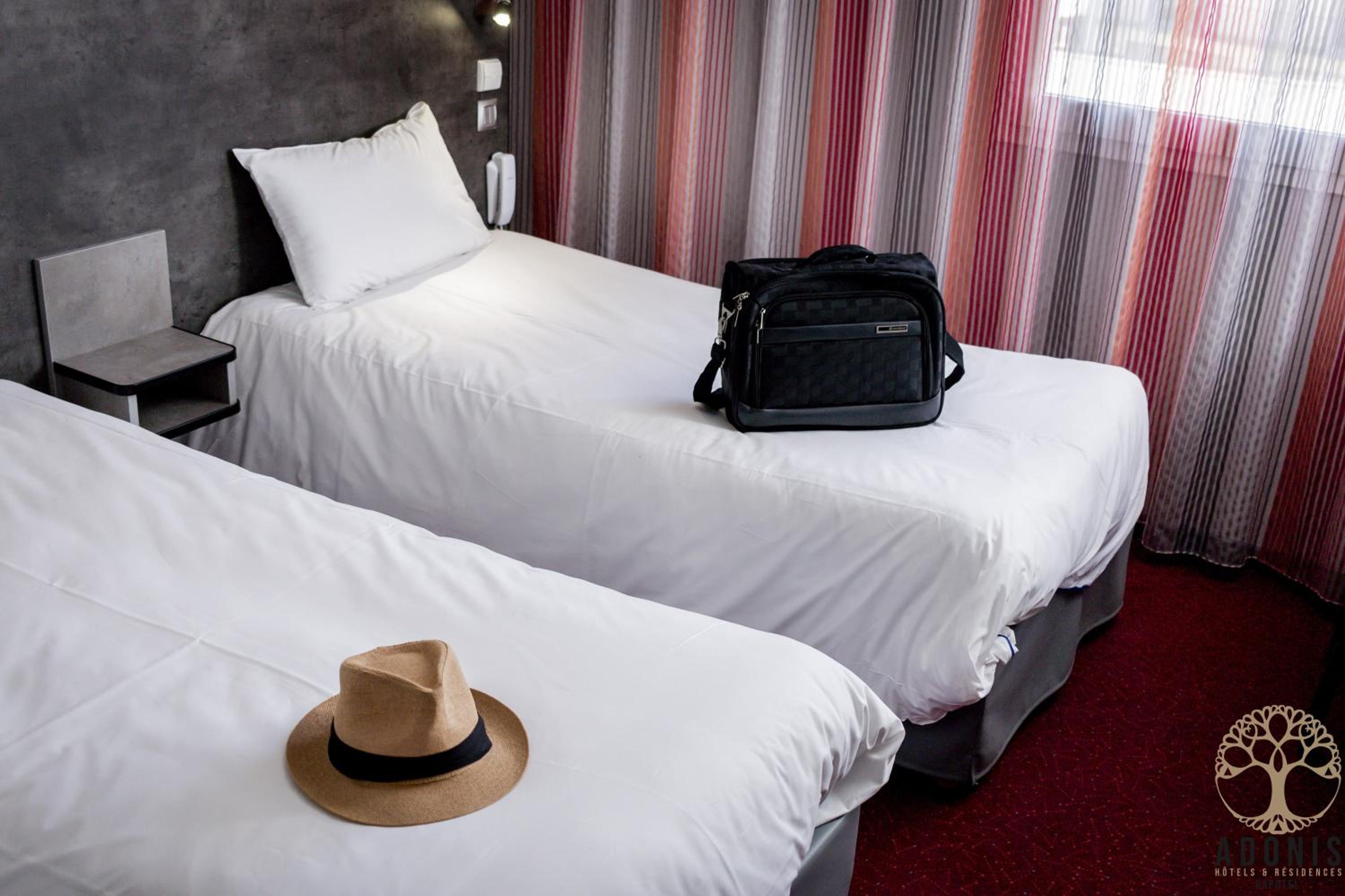 Standard Twin Room - Photo 6