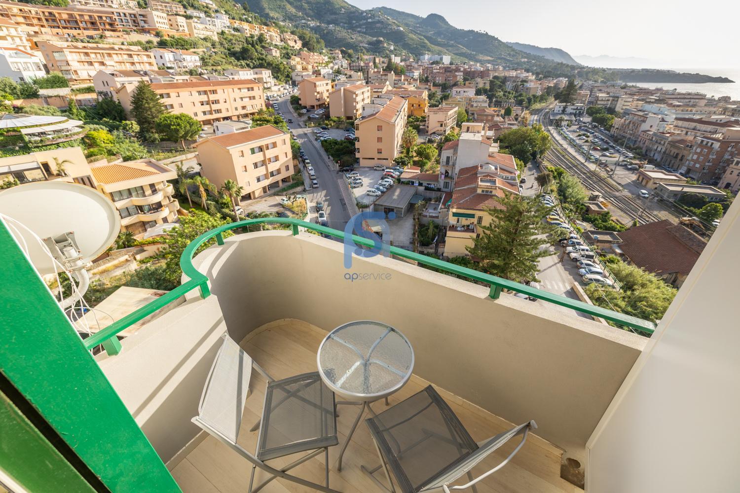 King Room with Balcony photo 2