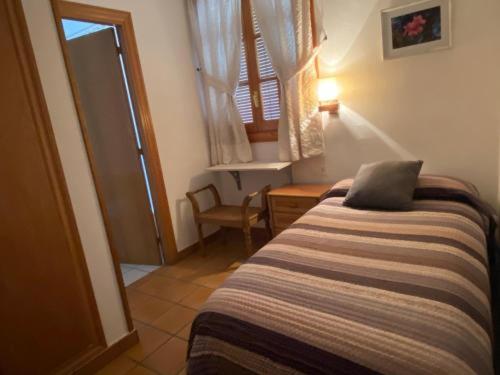 Single Room with Private Bathroom photo 2