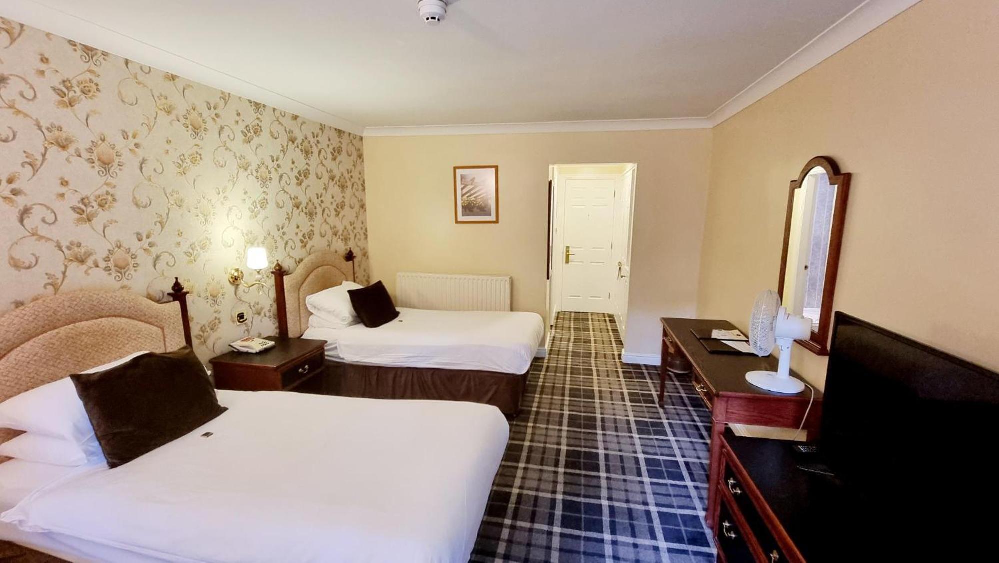 Club Twin Room - Photo 12