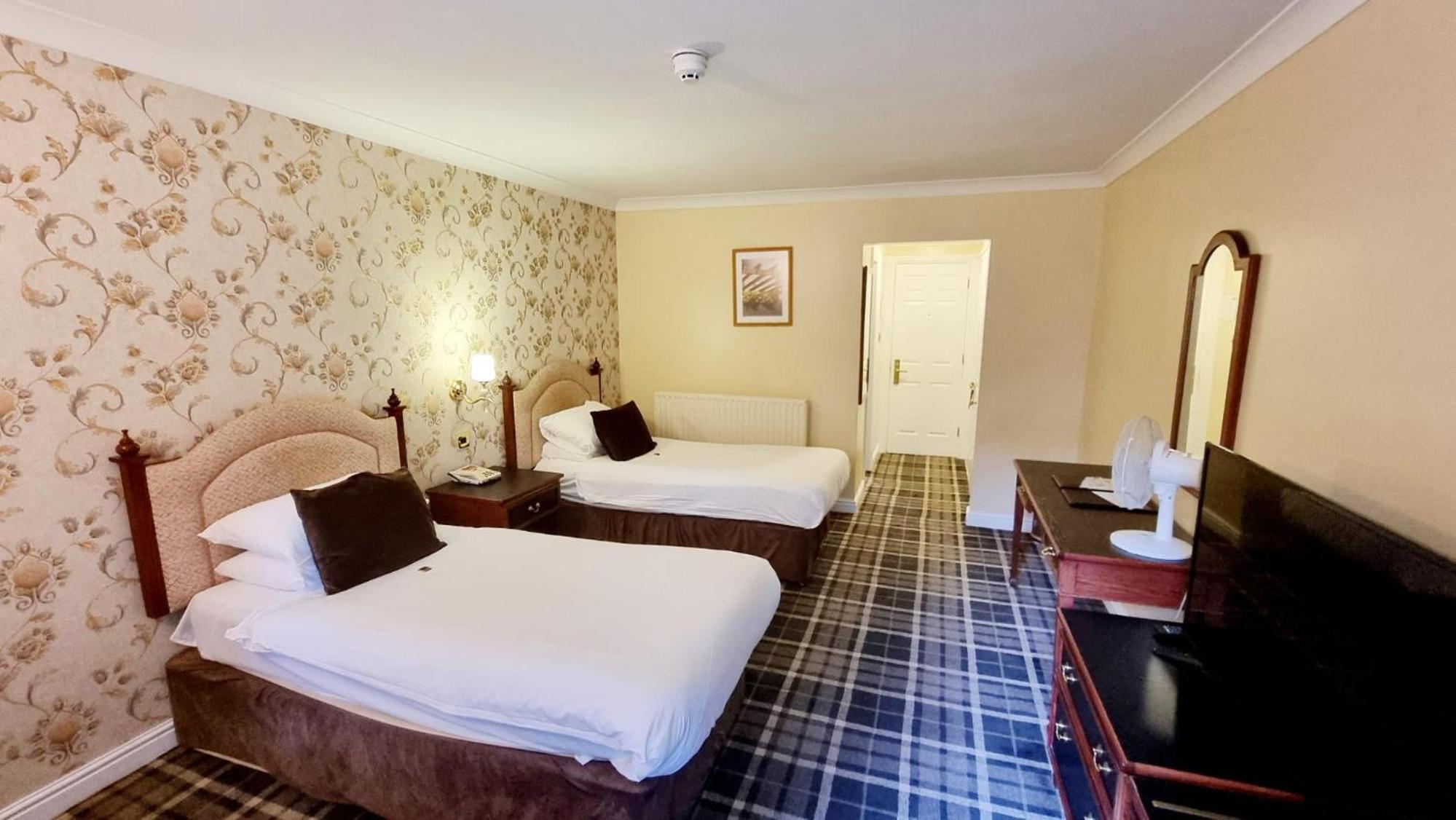 Club Twin Room - Photo 10