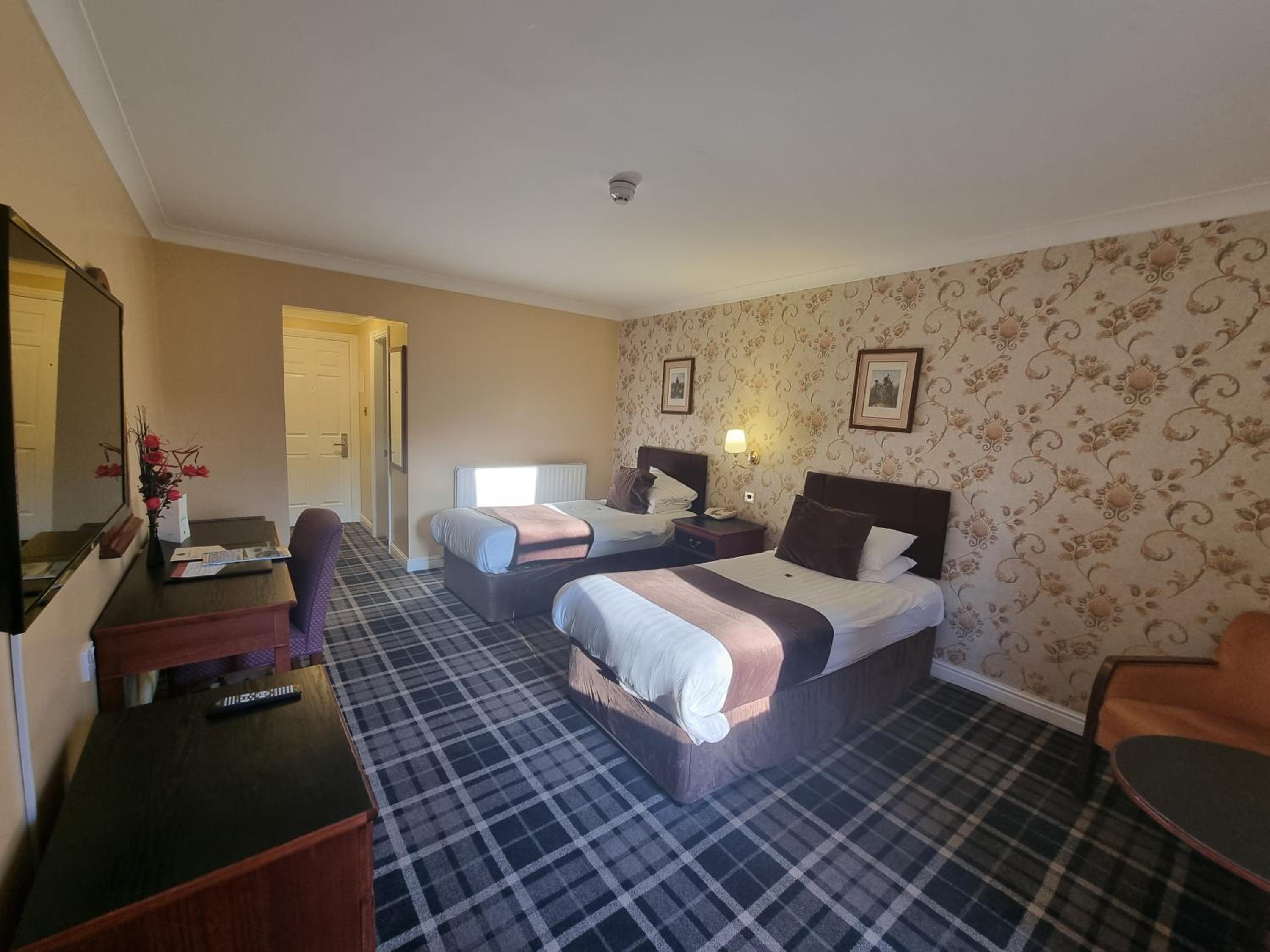 Club Twin Room - Photo 16
