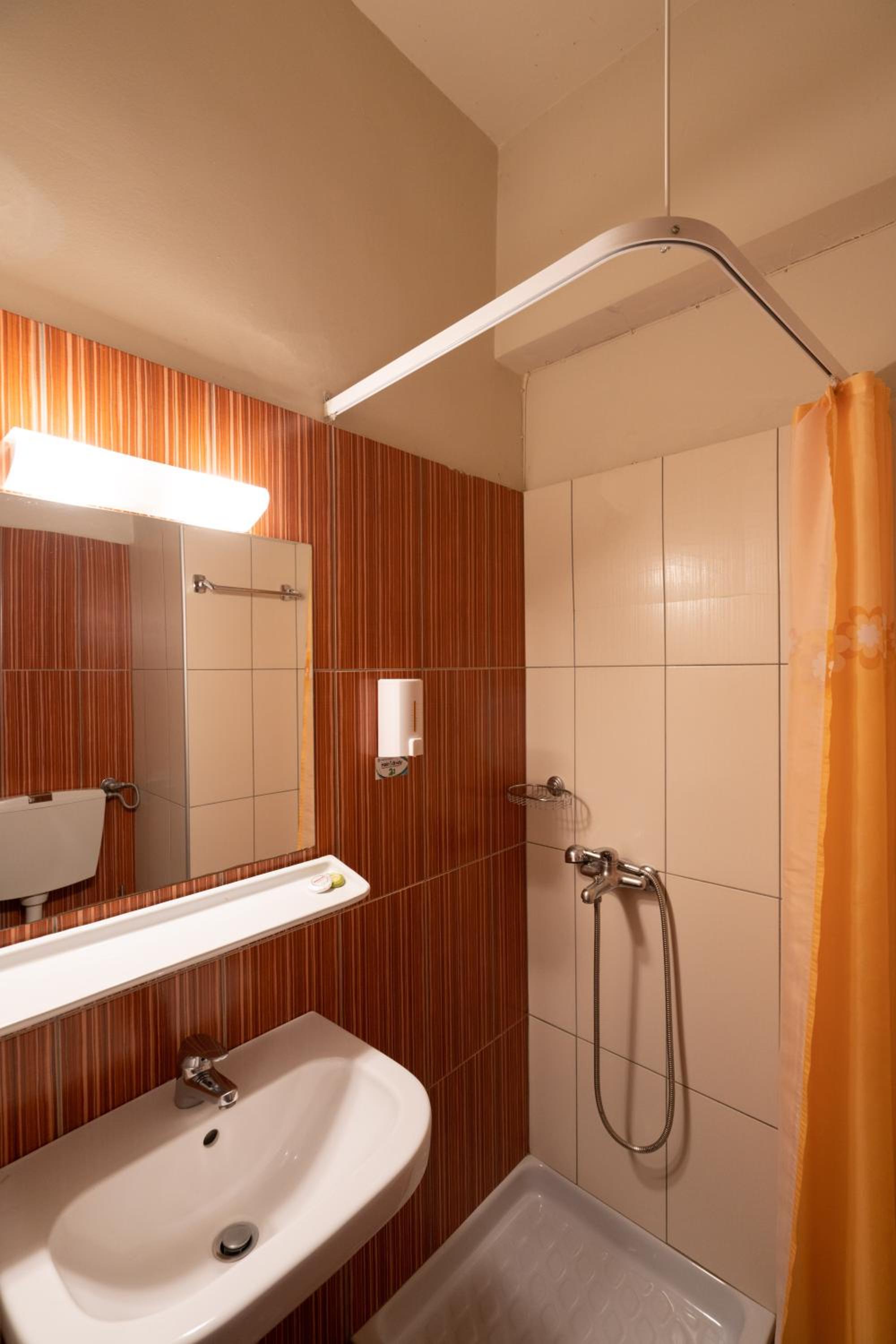 Double Room - Photo 2