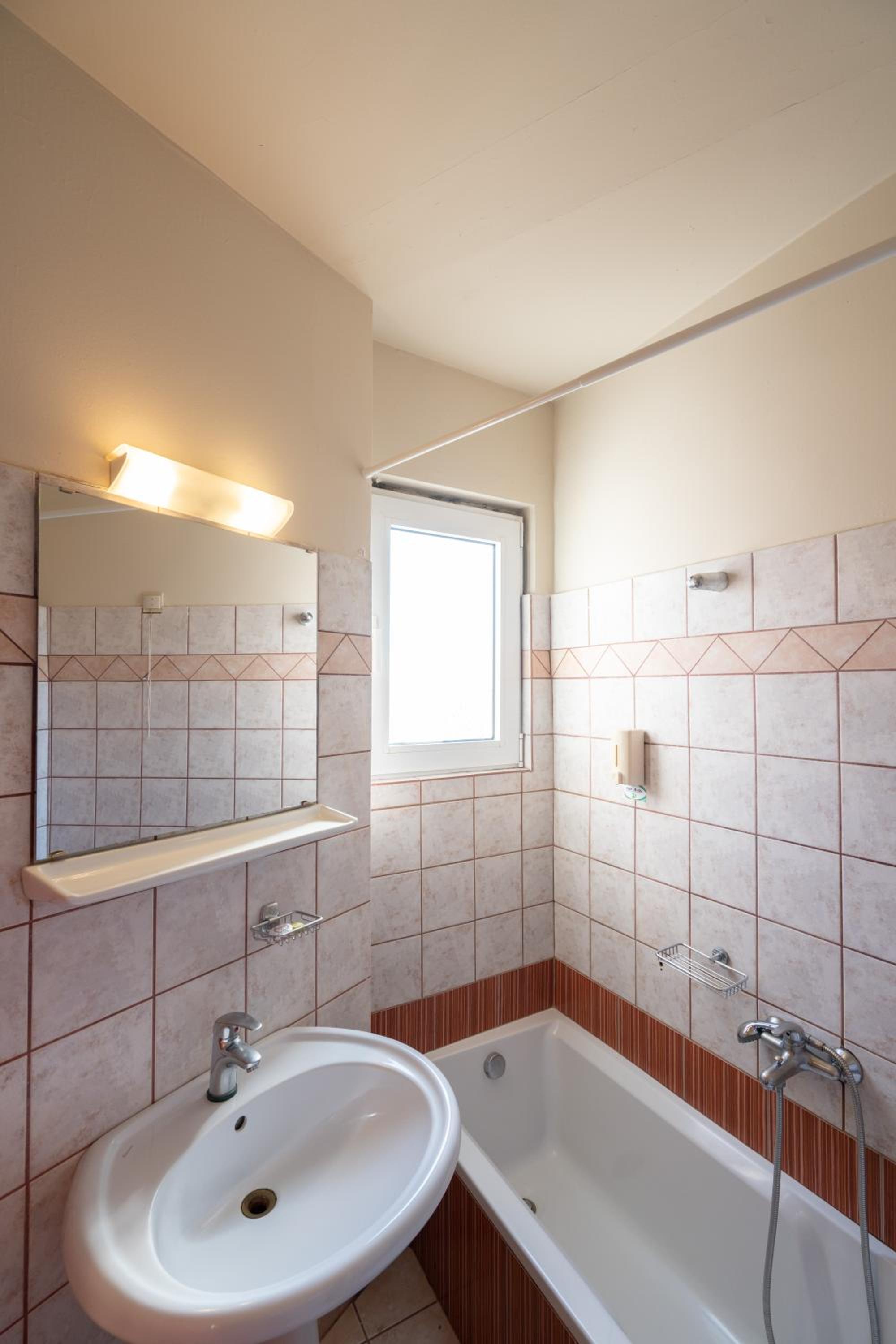 Double Room - Photo 6