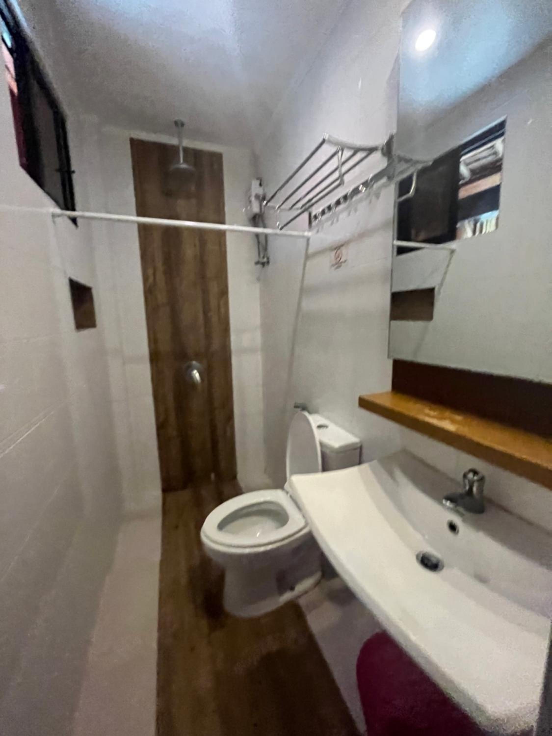 Deluxe Double Room with Bath - Photo 9