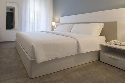 Small Twin Room - Photo 1