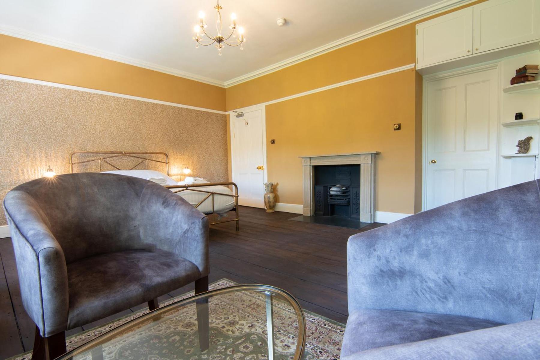 Deluxe King Room - Photo 3