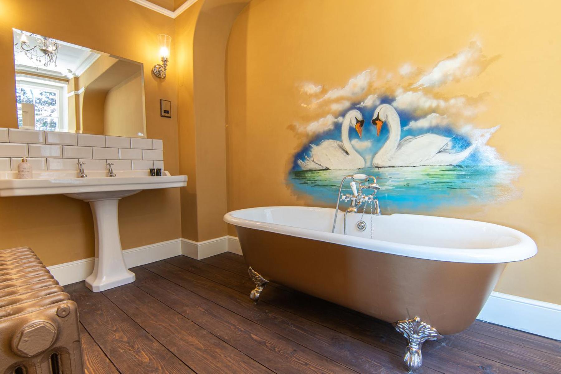 Deluxe King Room - Photo 4