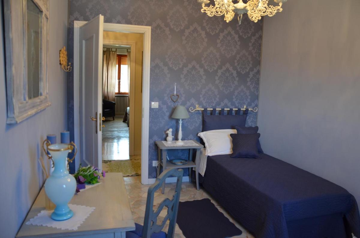 Standard Single Room with Shared Bathroom photo 2