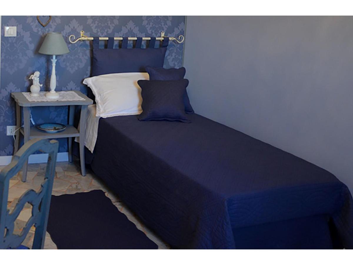 Standard Single Room with Shared Bathroom photo 3