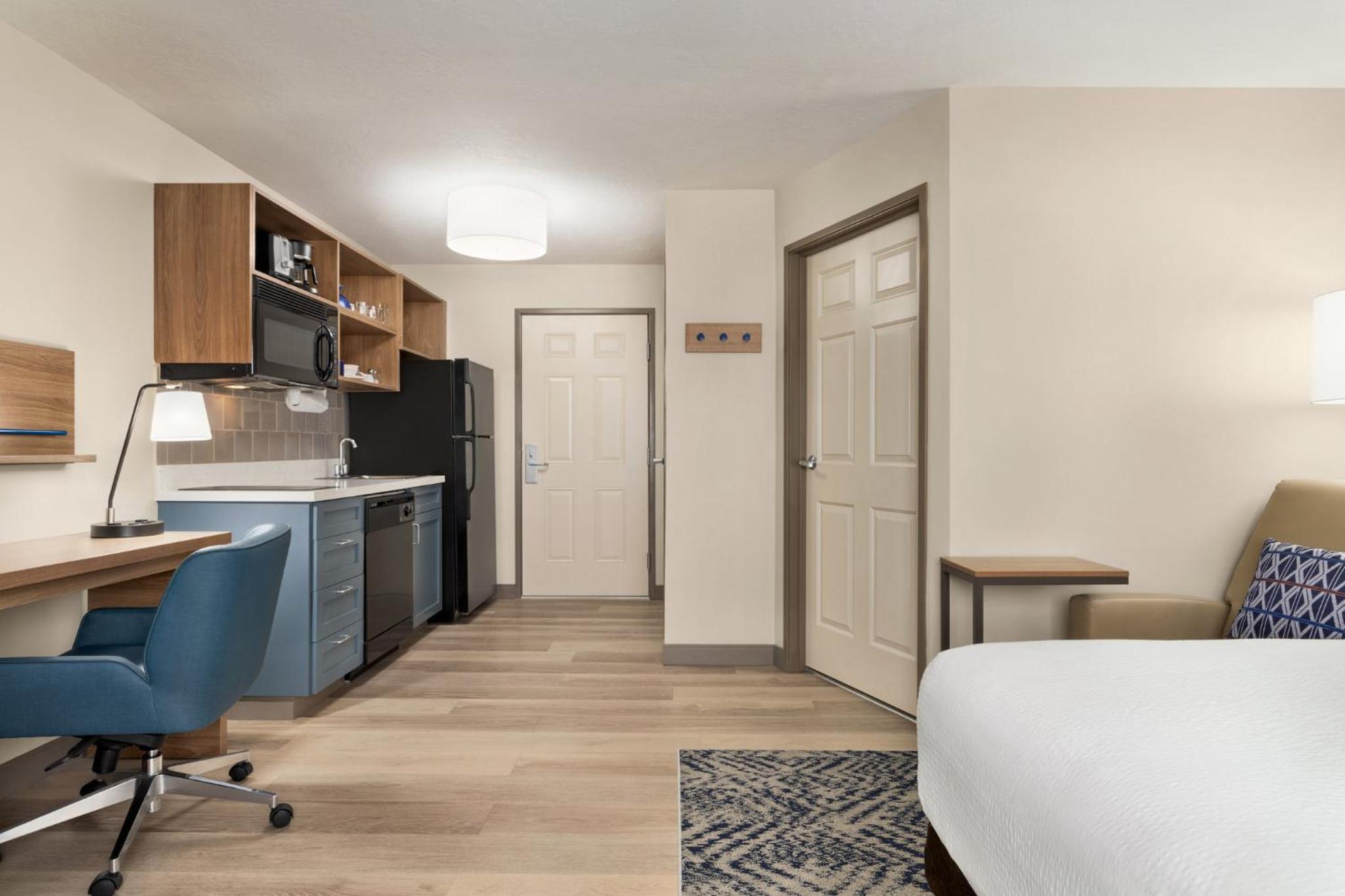 Studio Suite - Photo 1