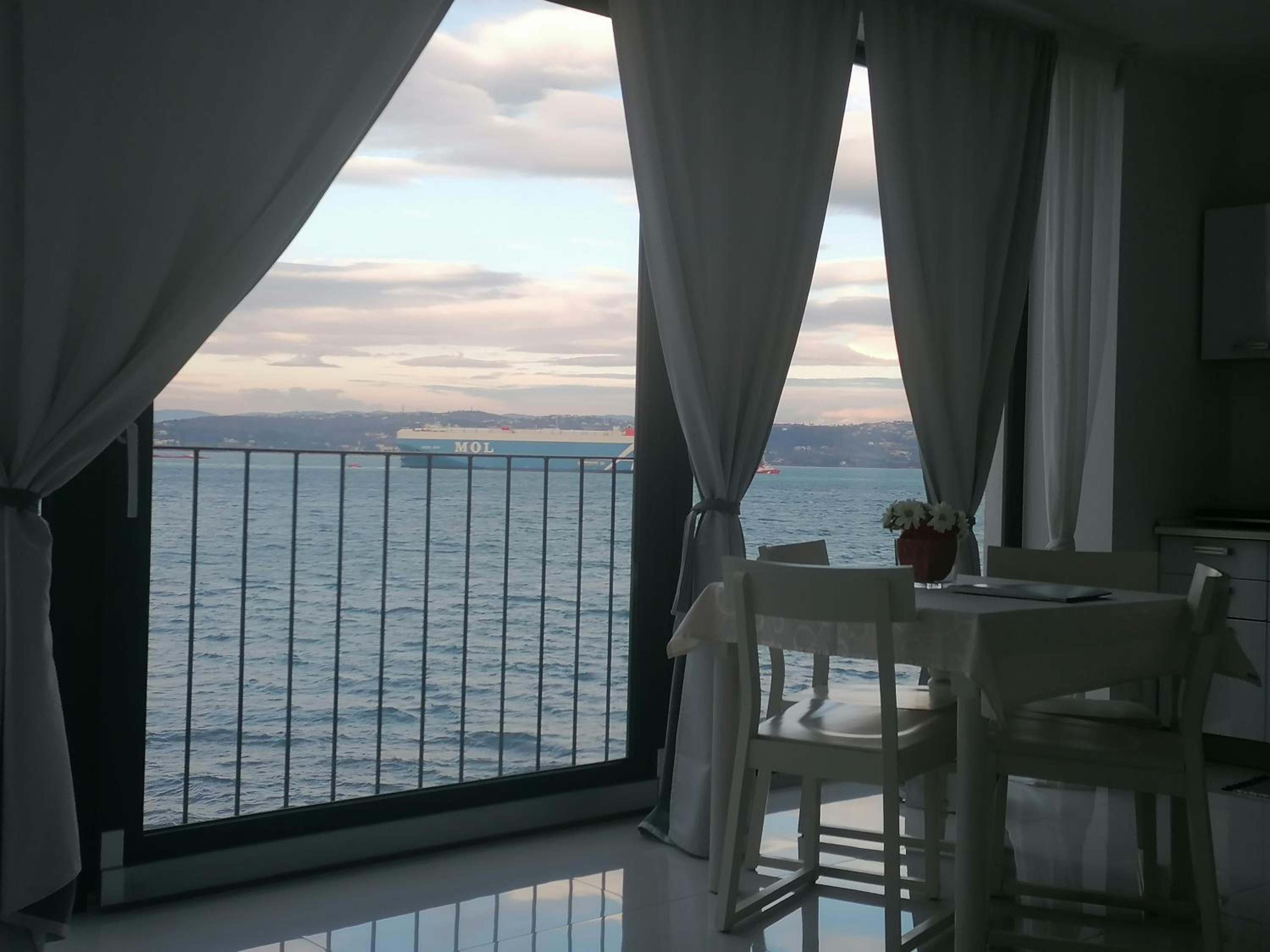 Apartment with Sea View - Photo 2