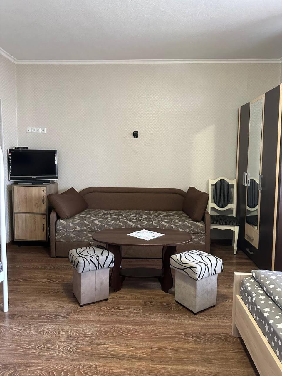 Family Room photo 3