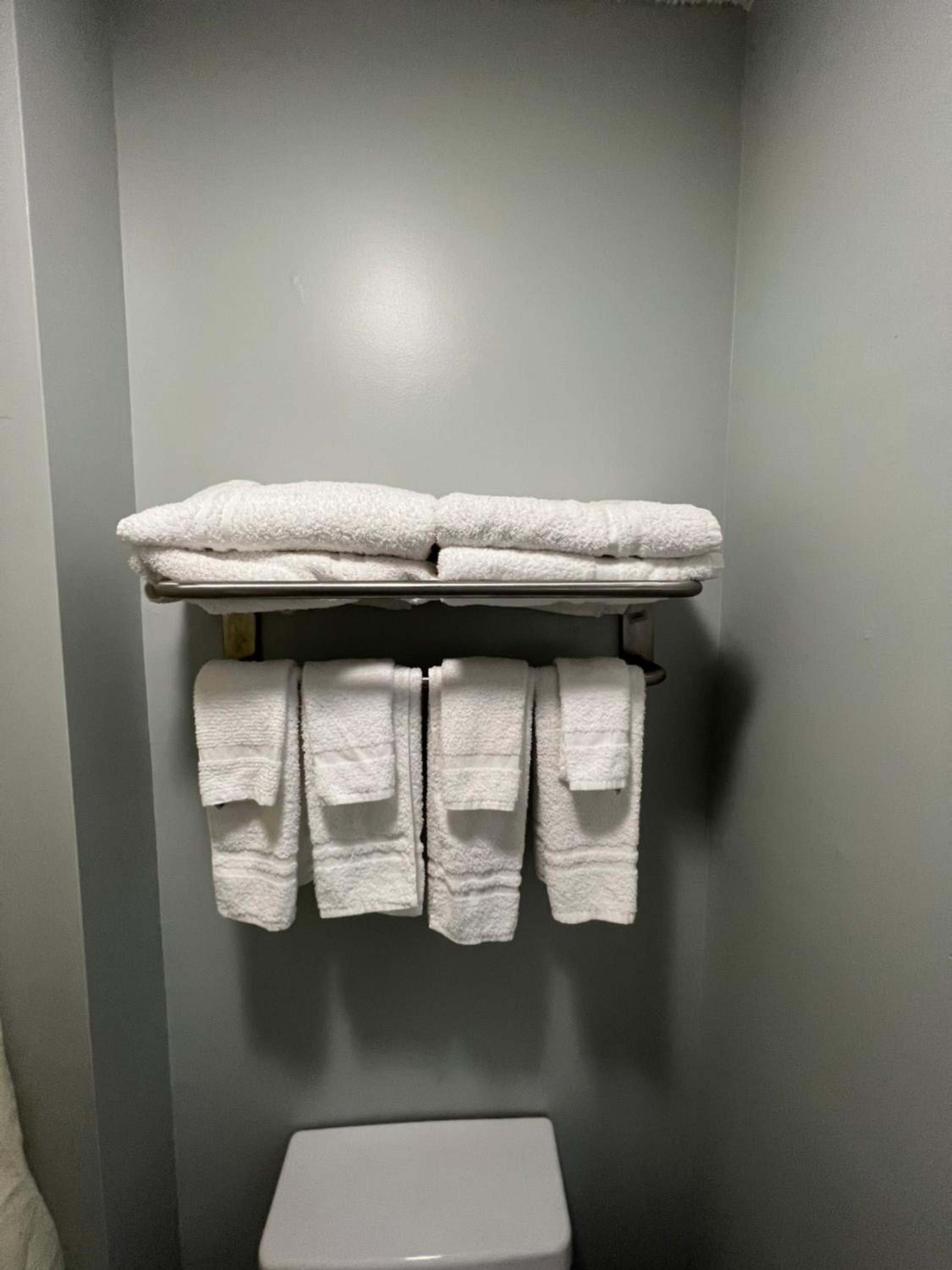 Deluxe Queen Suite - Non Smoking photo 2