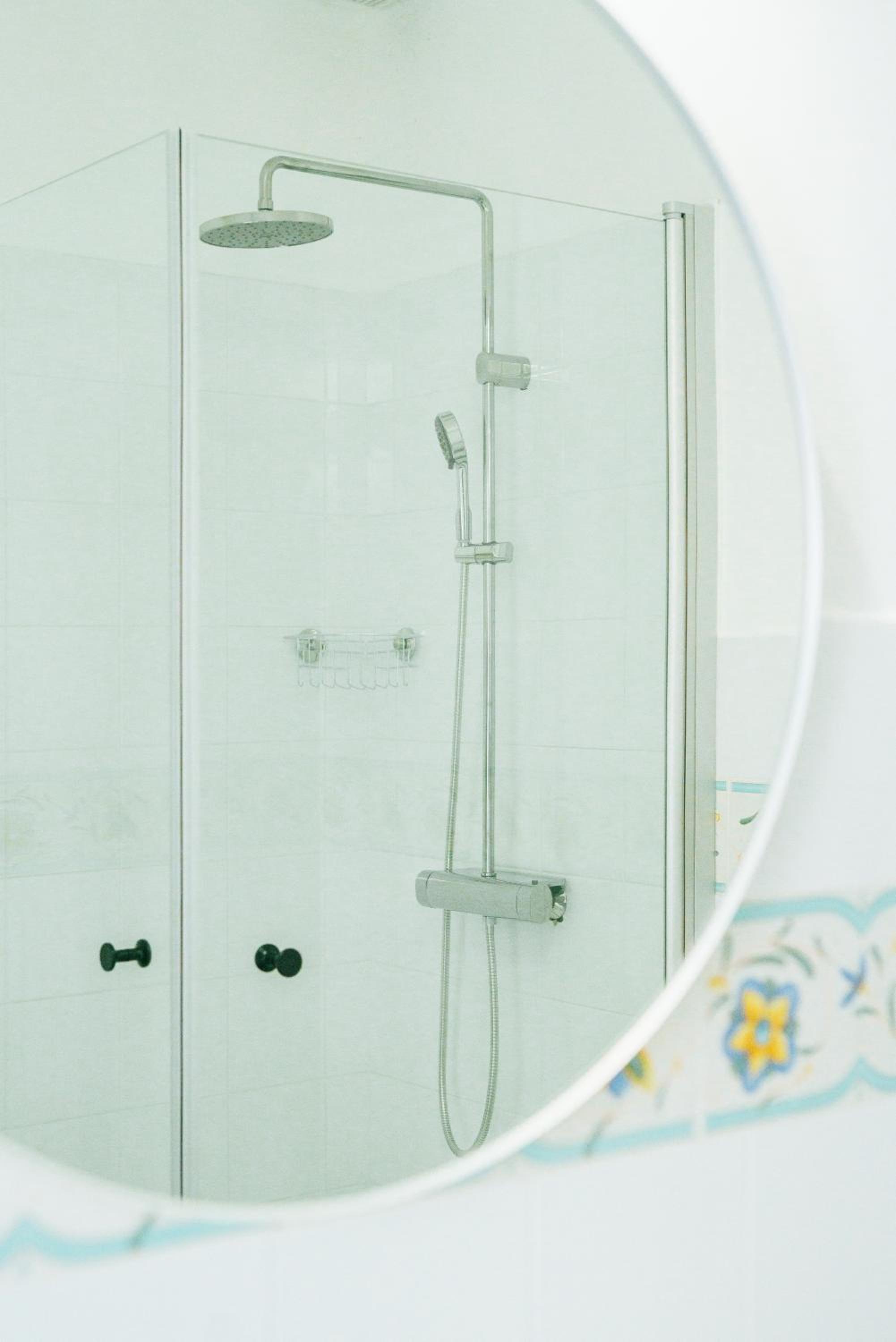 Double Room with Private Bathroom - Photo 14