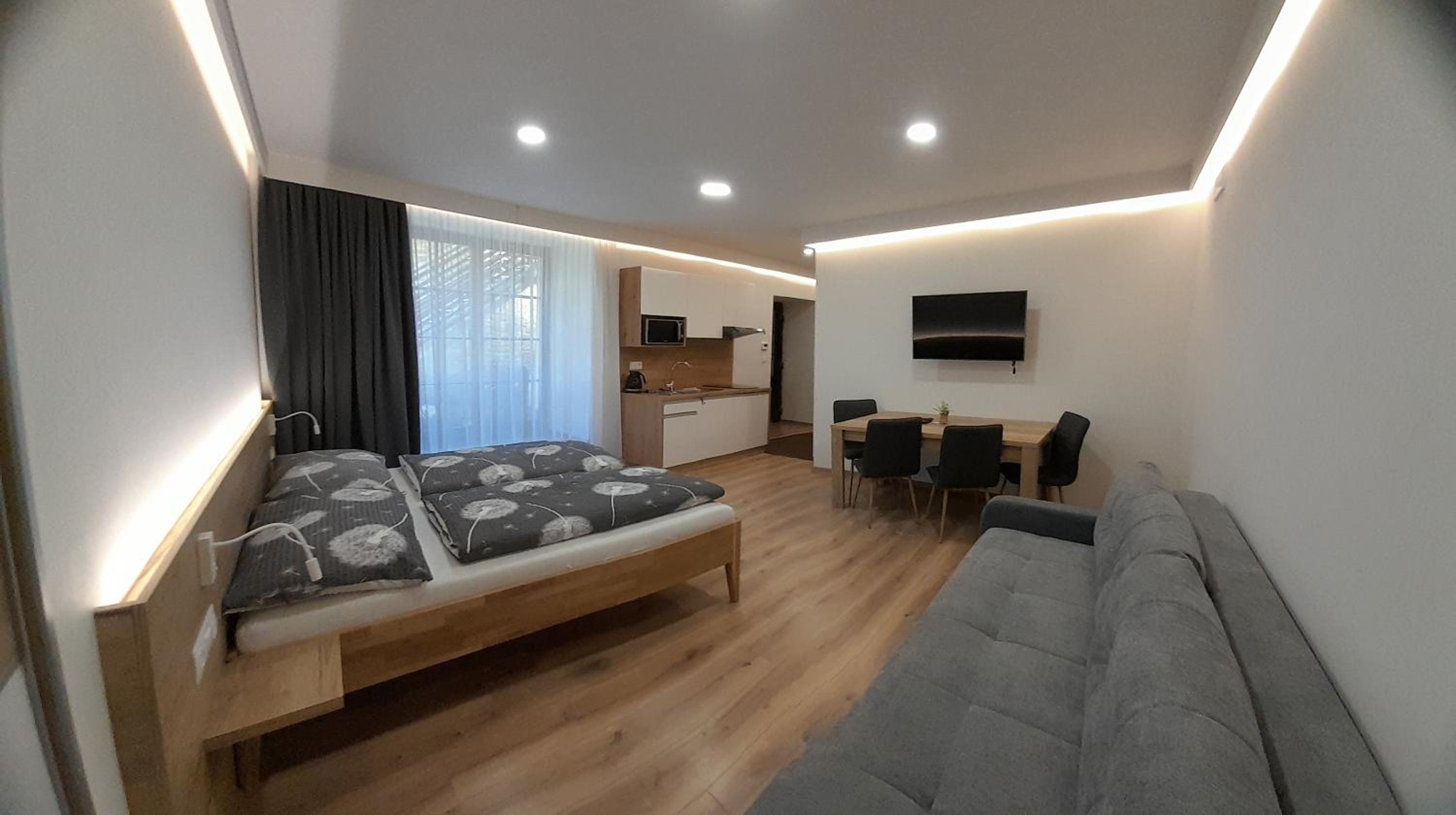 One-Bedroom Apartment photo 1