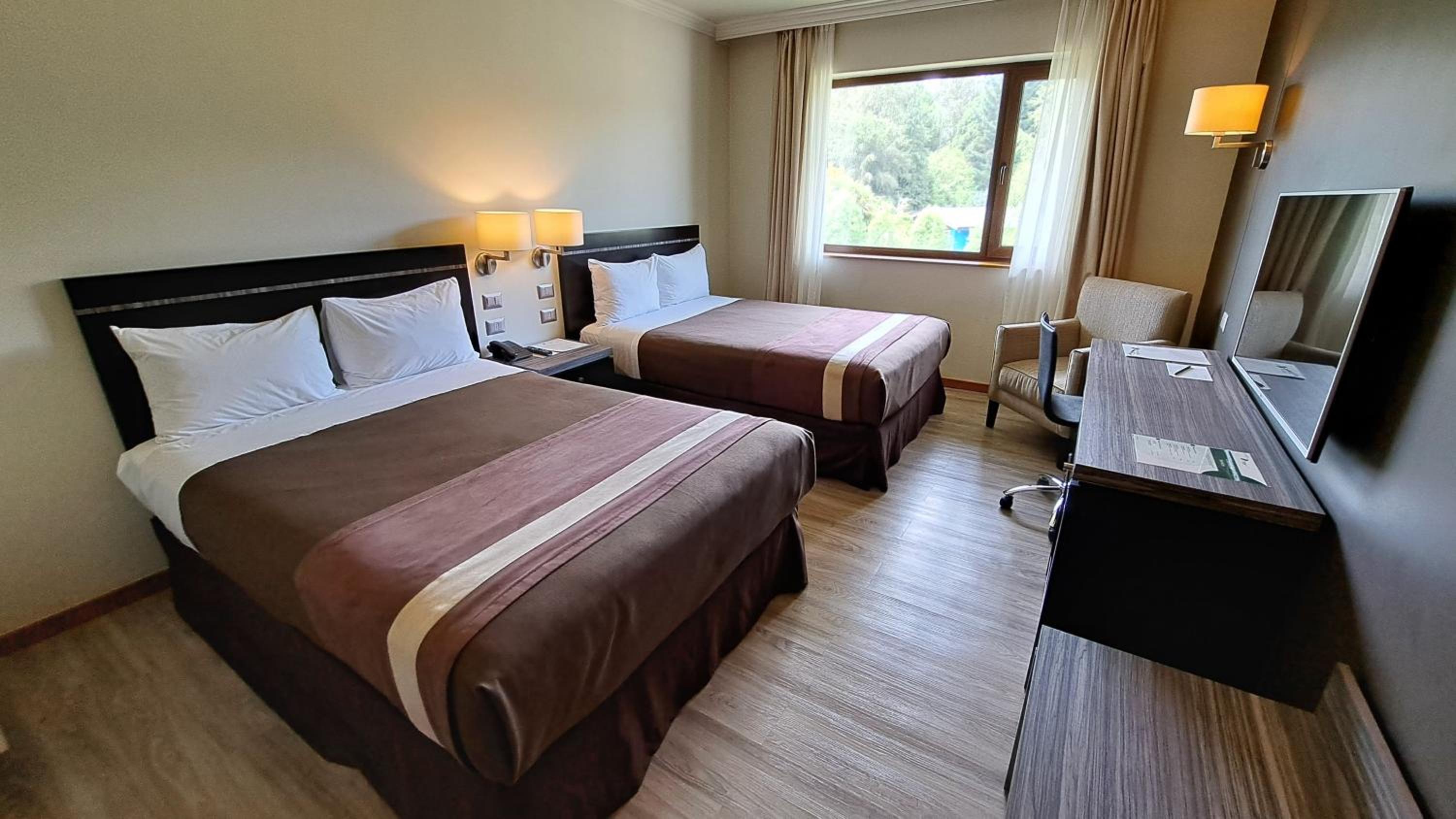 Queen Room with Two Queen Beds photo 1