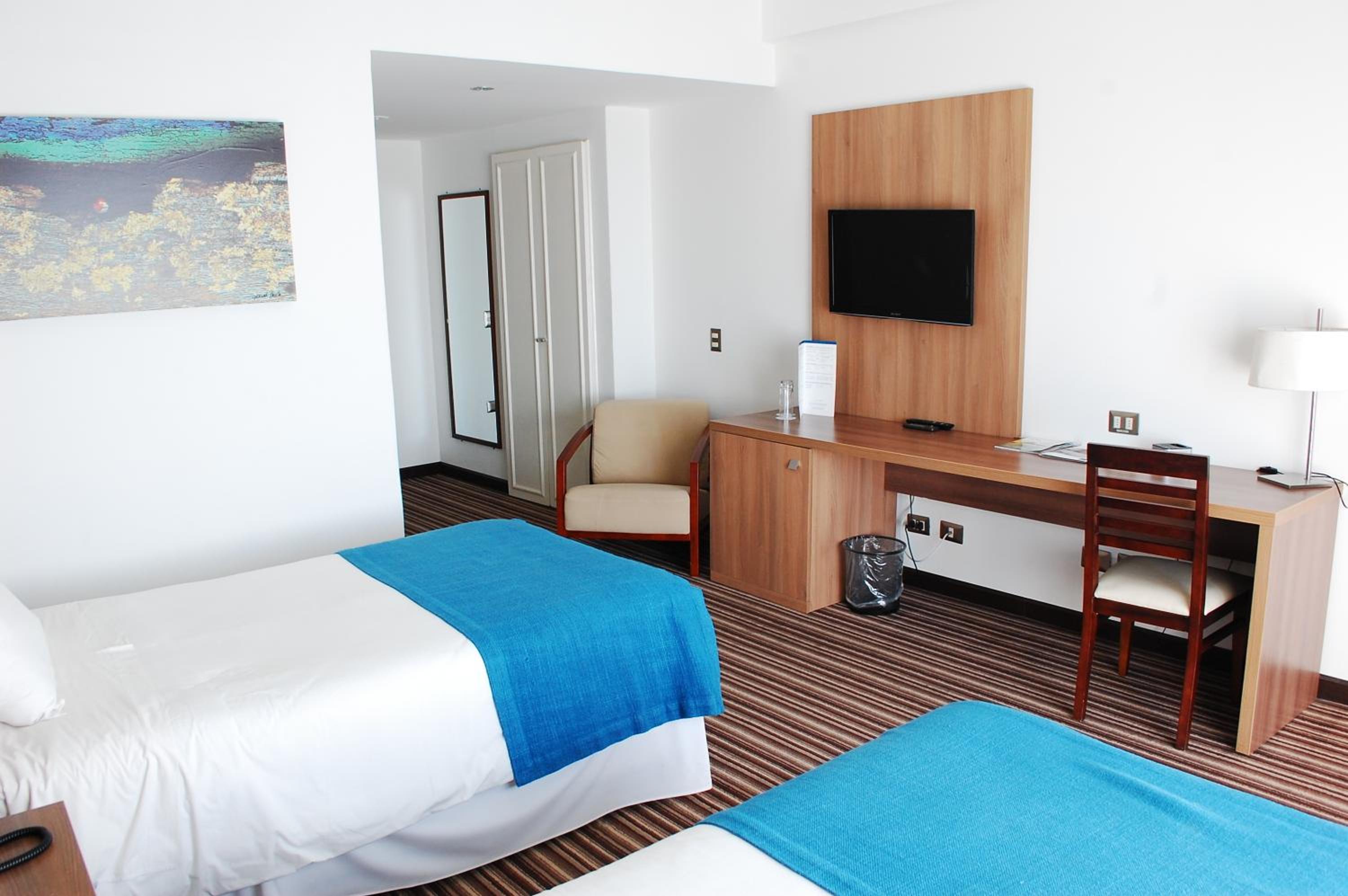 Twin Room with City View - Photo 1