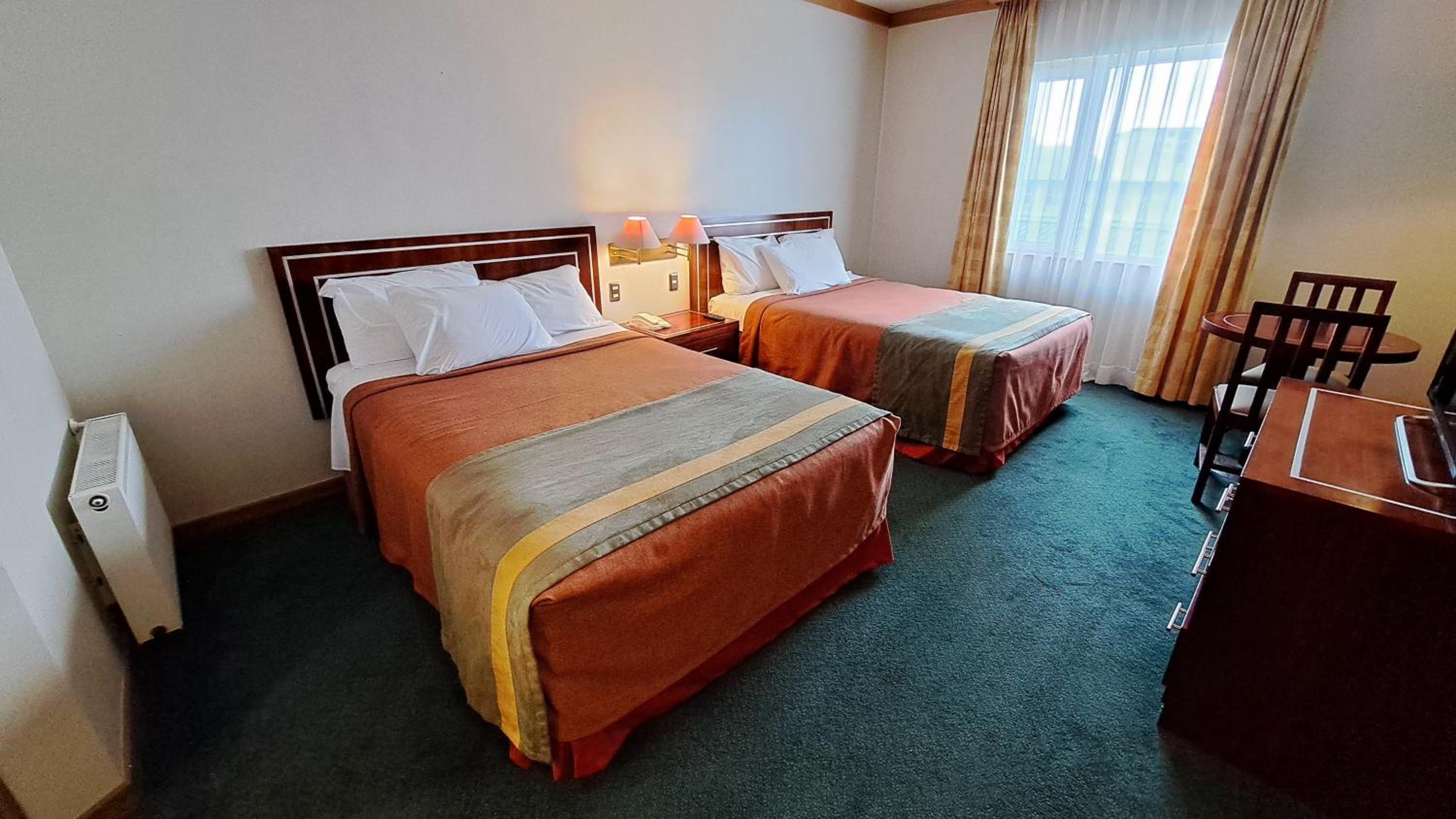 Queen Room with Two Queen Beds photo 3
