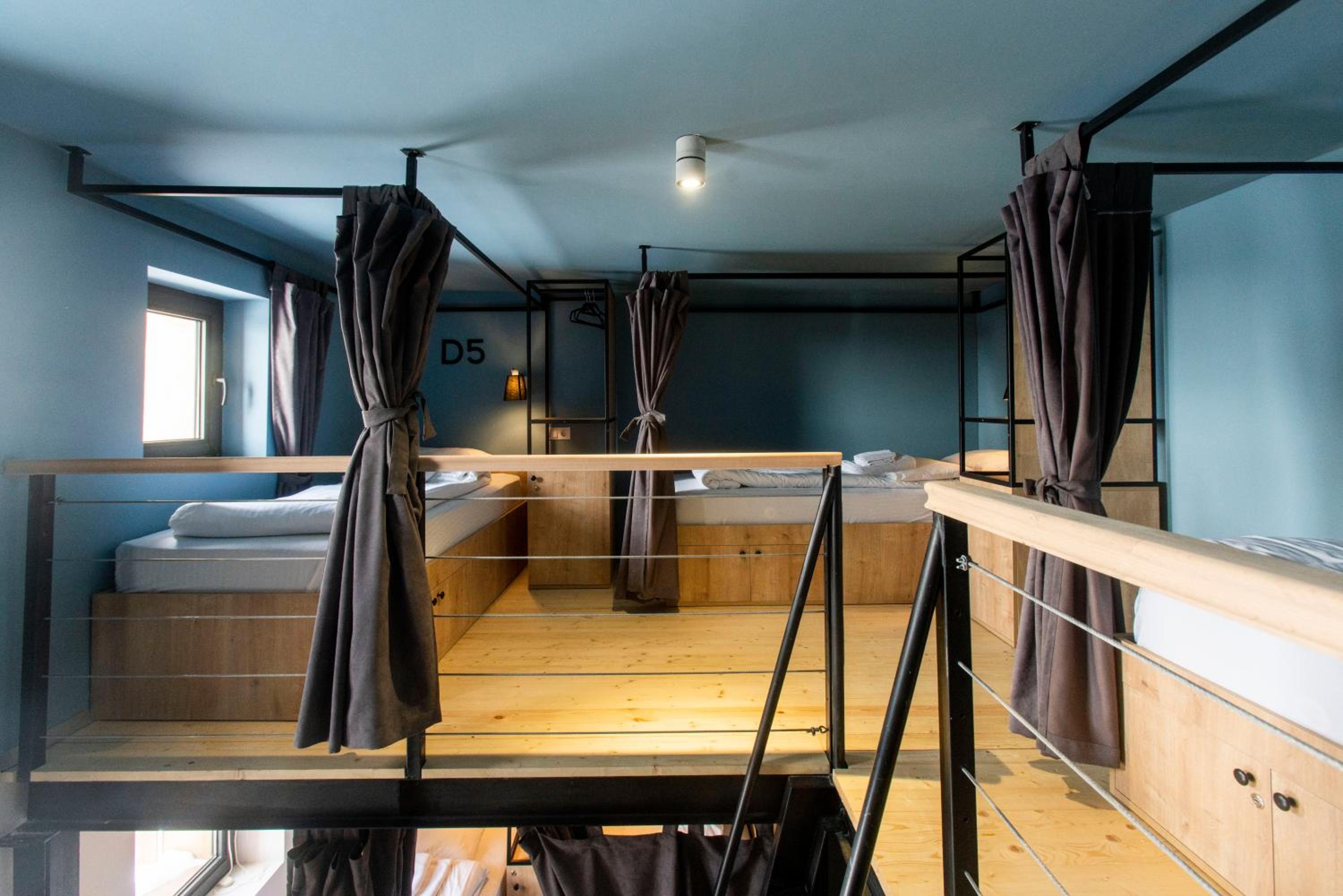 Single Bed in Mixed Dormitory Room