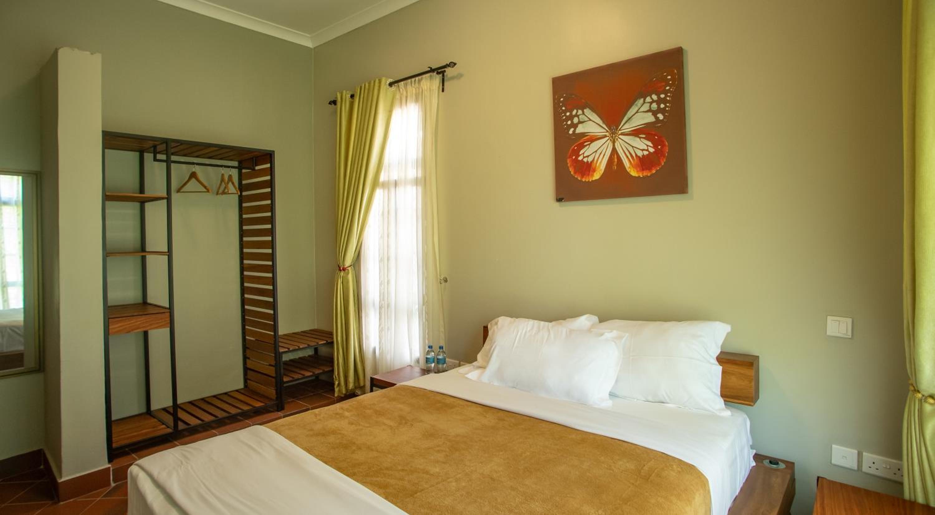 One-Bedroom Suite - Photo 1