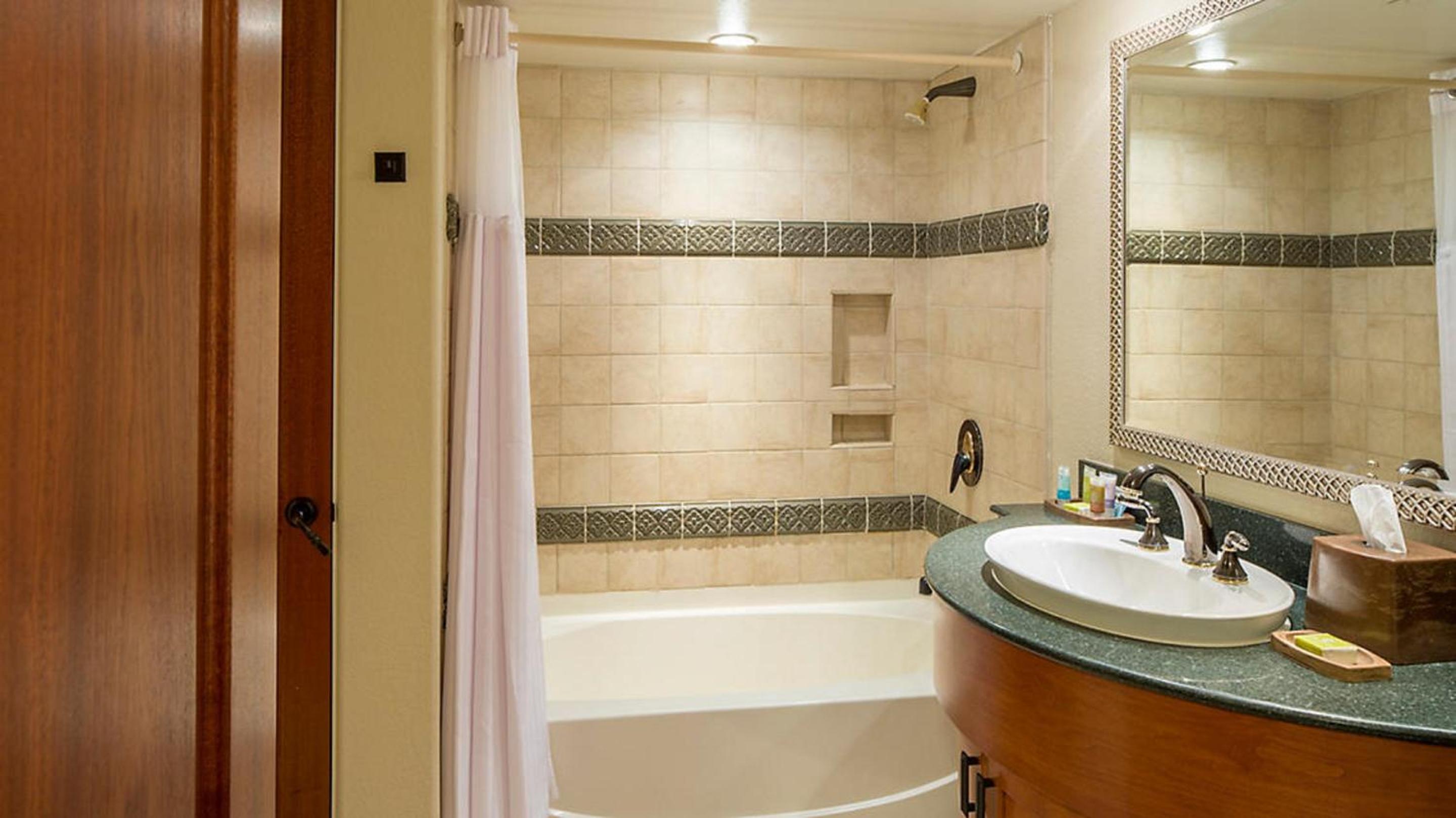 One-Bedroom Junior Suite - Disability Access photo 2