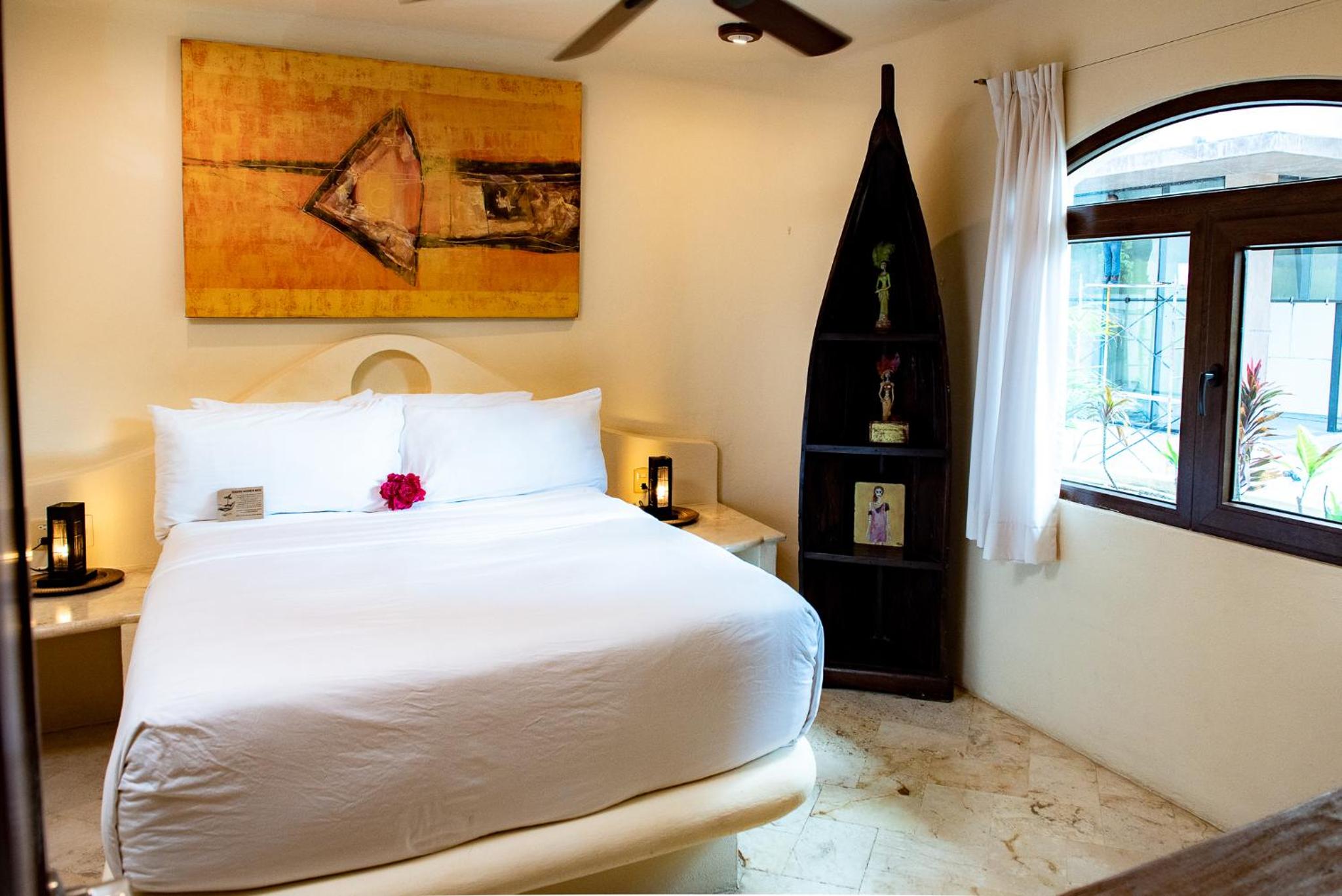 One-Bedroom Apartment - Photo 1