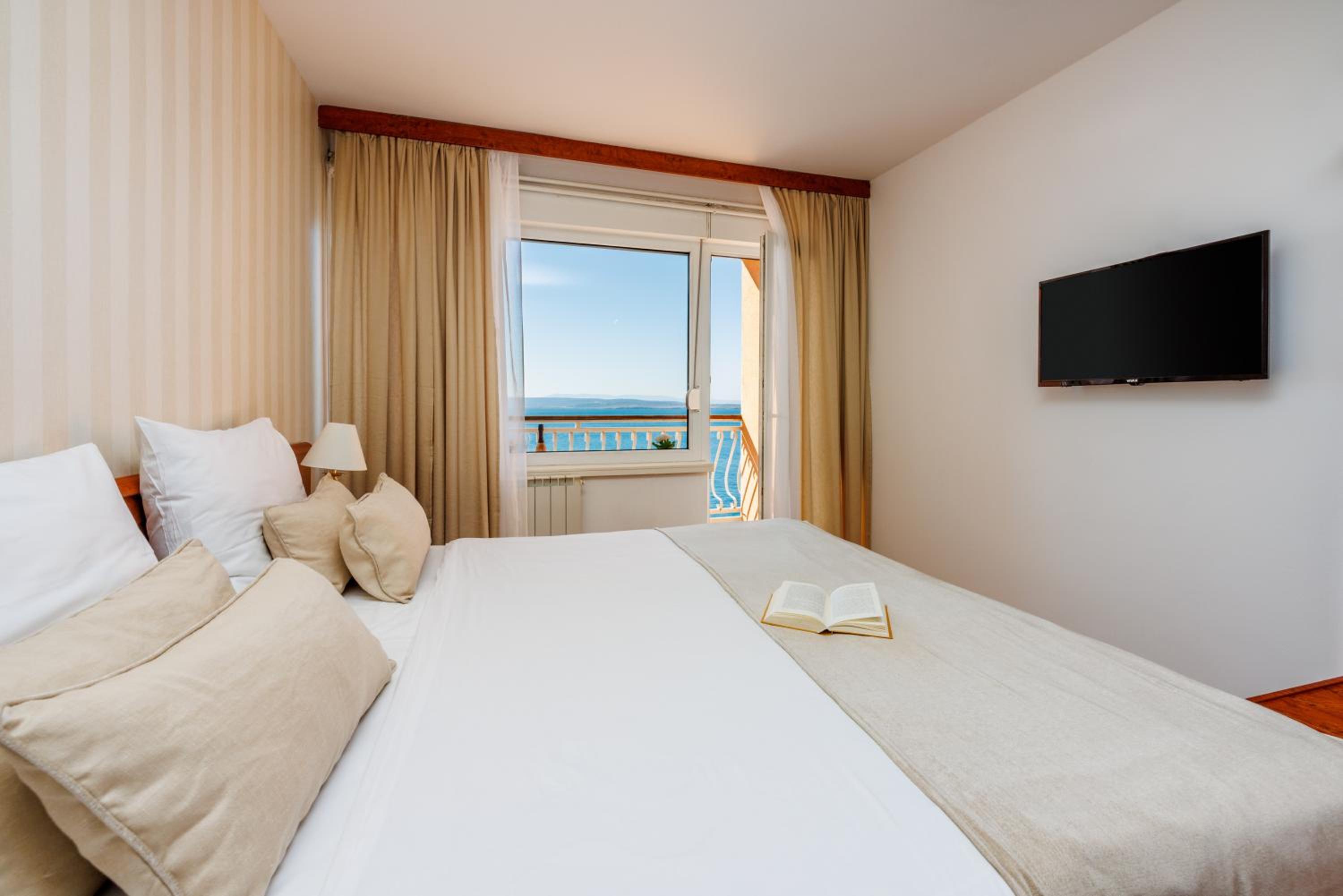 Standard Double Room with Sea View and Balcony - Photo 7