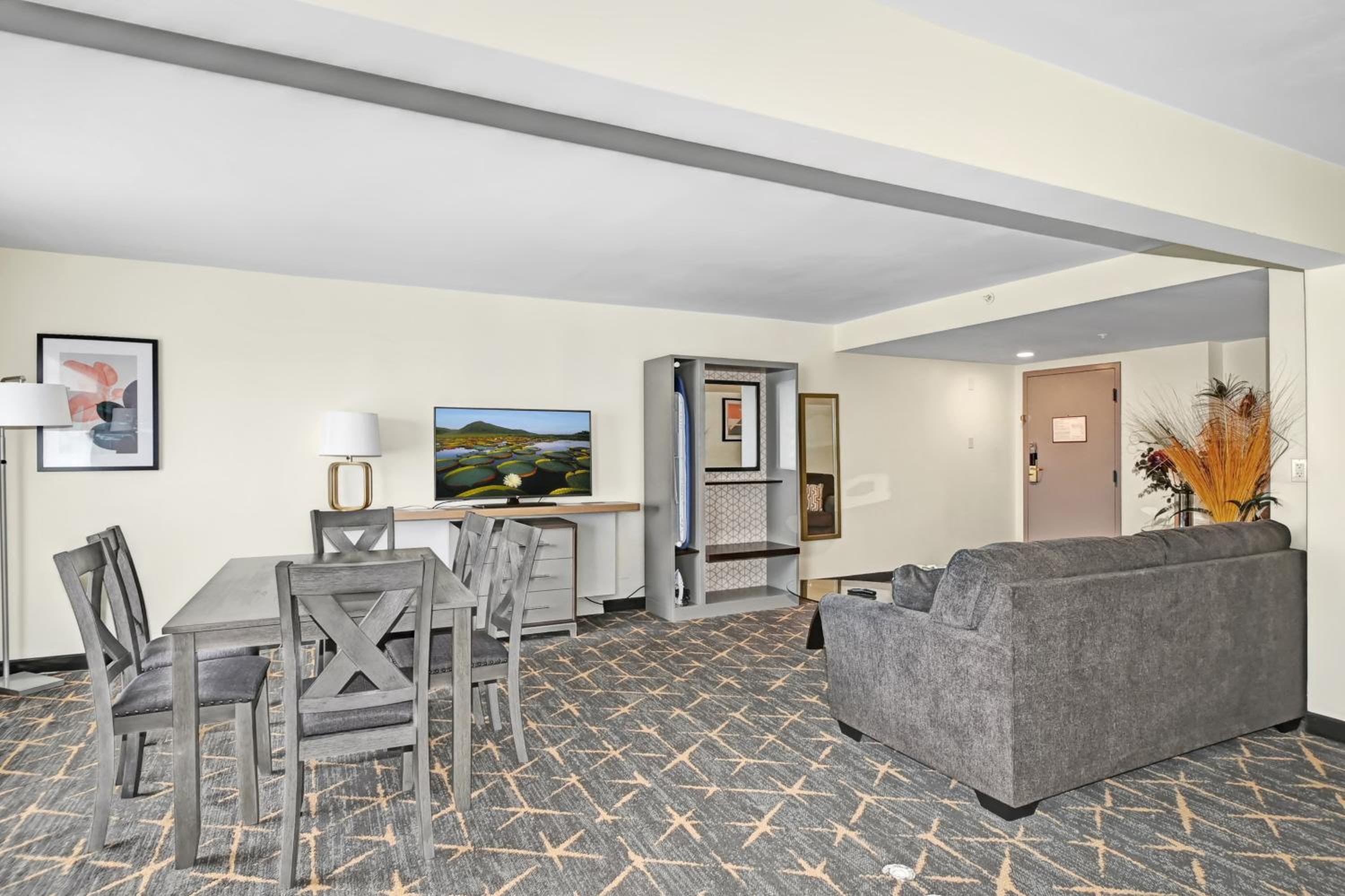 One-Bedroom King Suite with Courtyard View - Photo 1