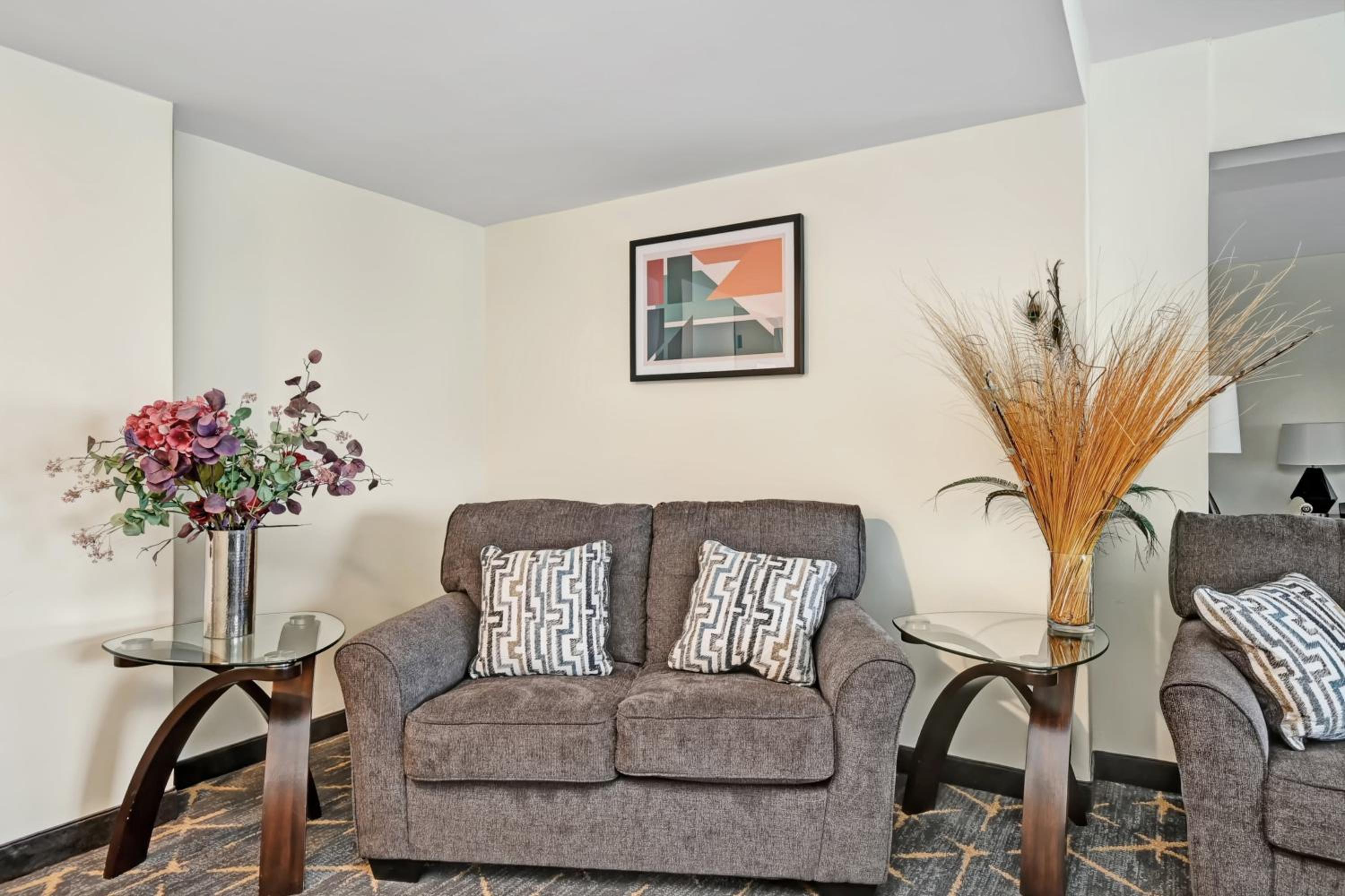 One-Bedroom King Suite with Courtyard View - Photo 4
