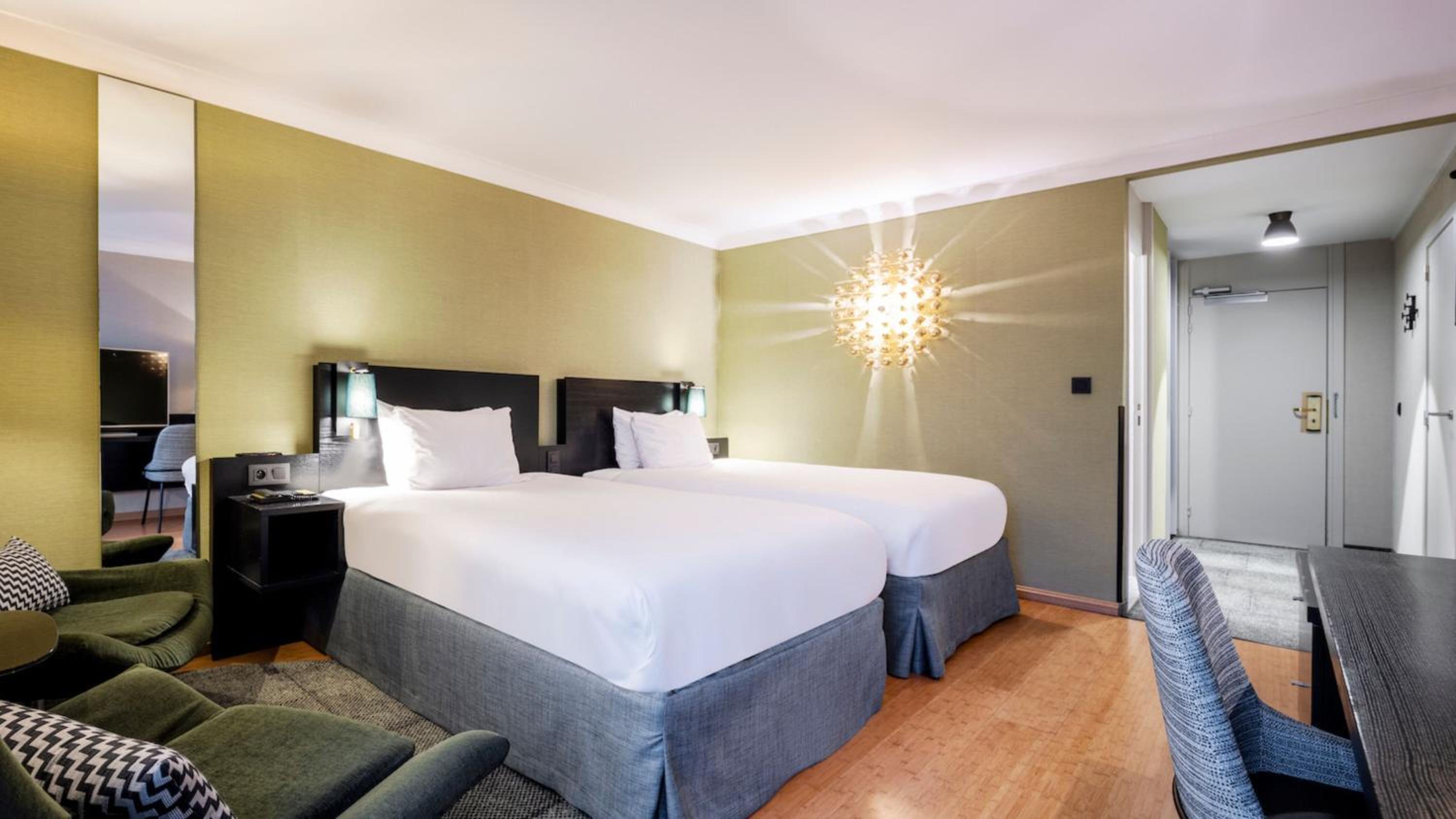 Standard Double Room with Two Double Beds thumbnail 6