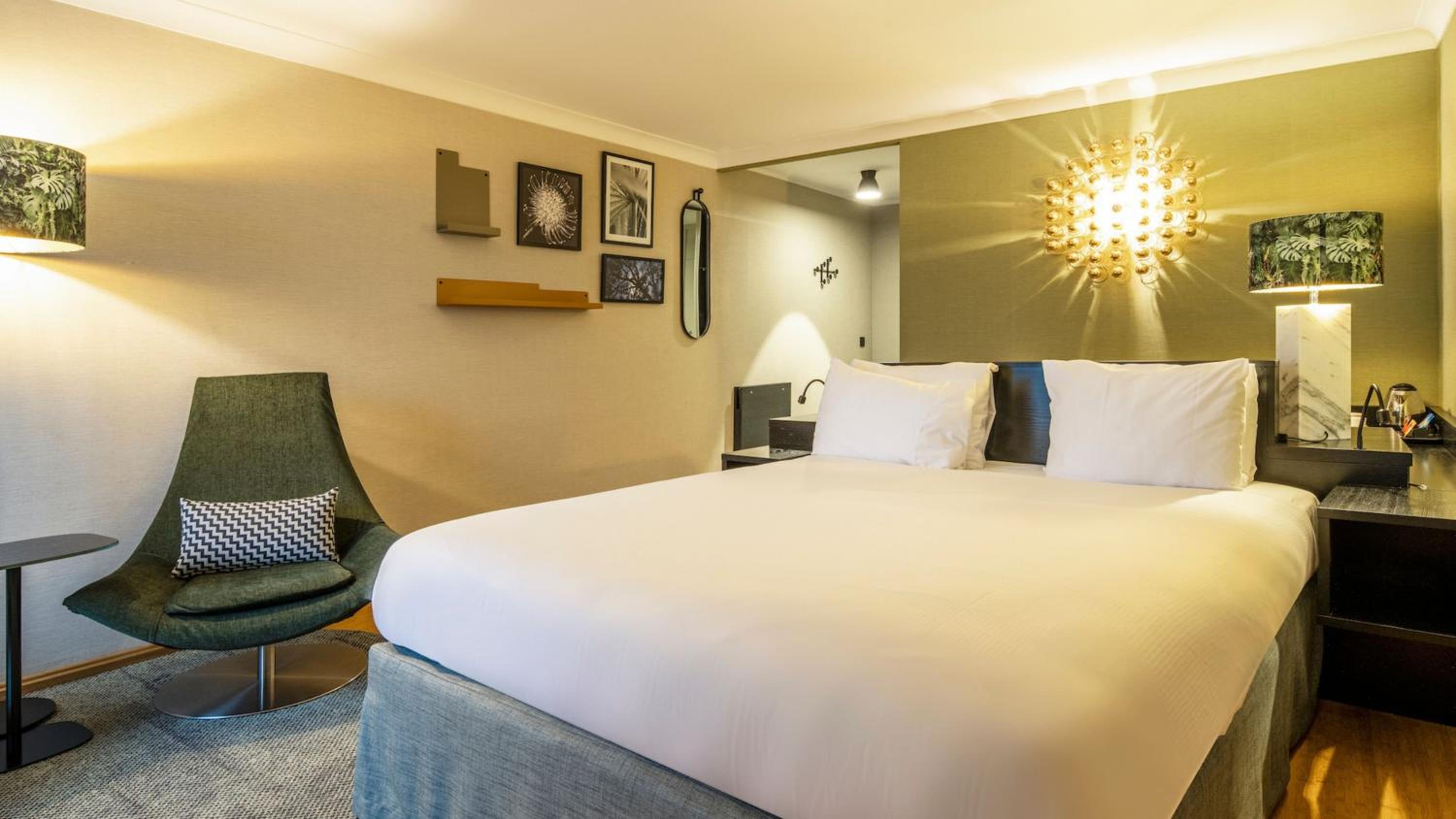Standard Room thumbnail 6