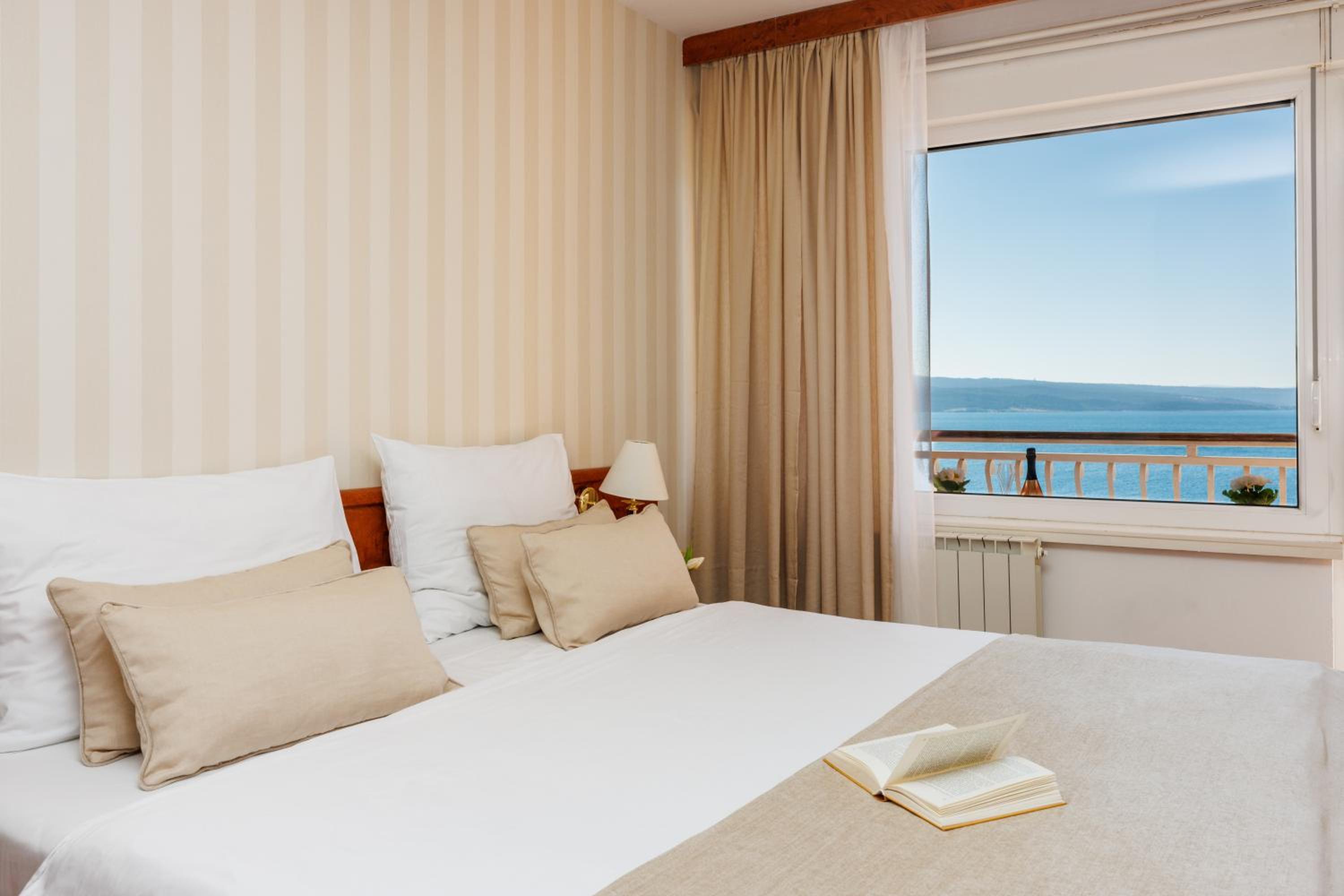 Standard Double Room with Sea View and Balcony - Photo 4