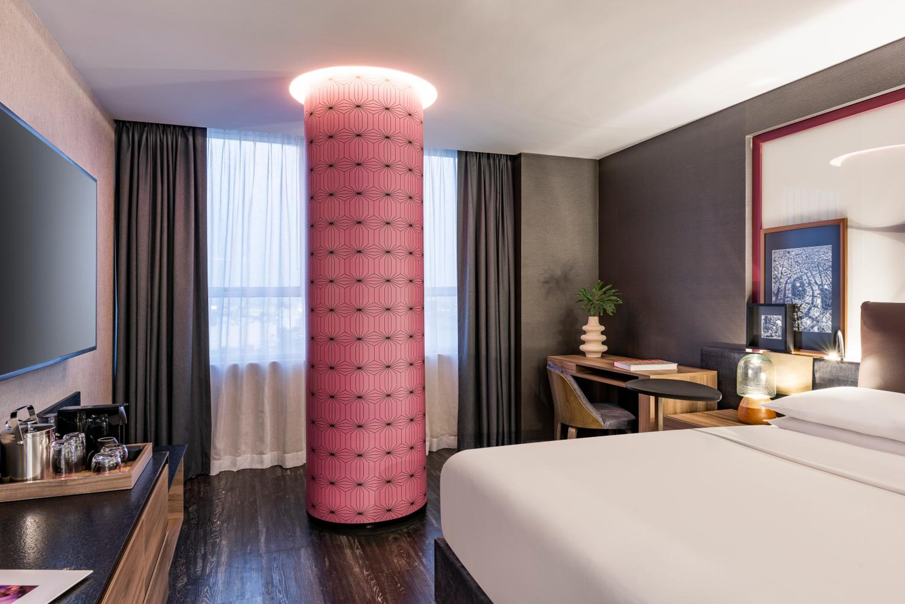 King Room with City View - Photo 5