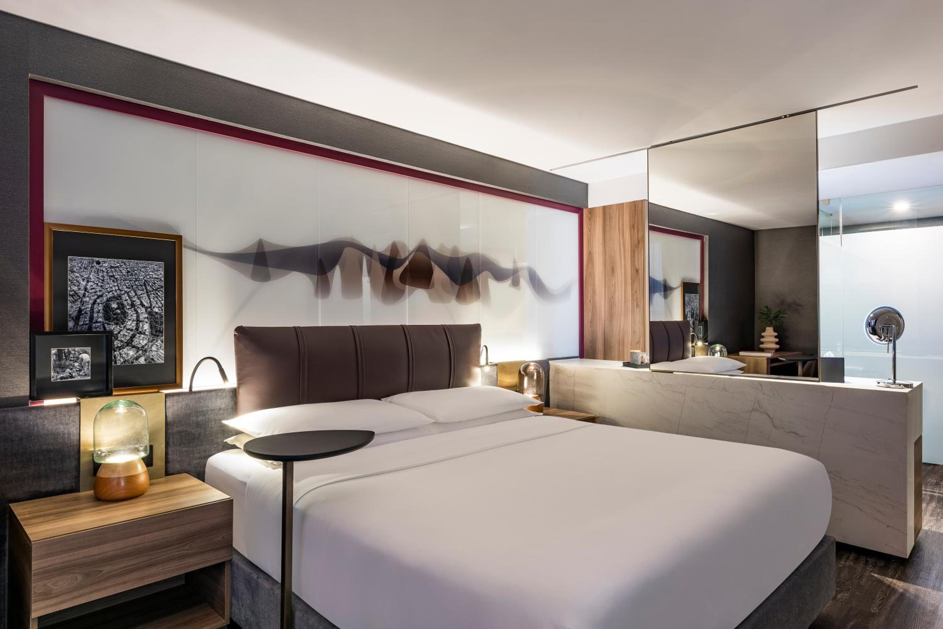 King Room with City View - Photo 3
