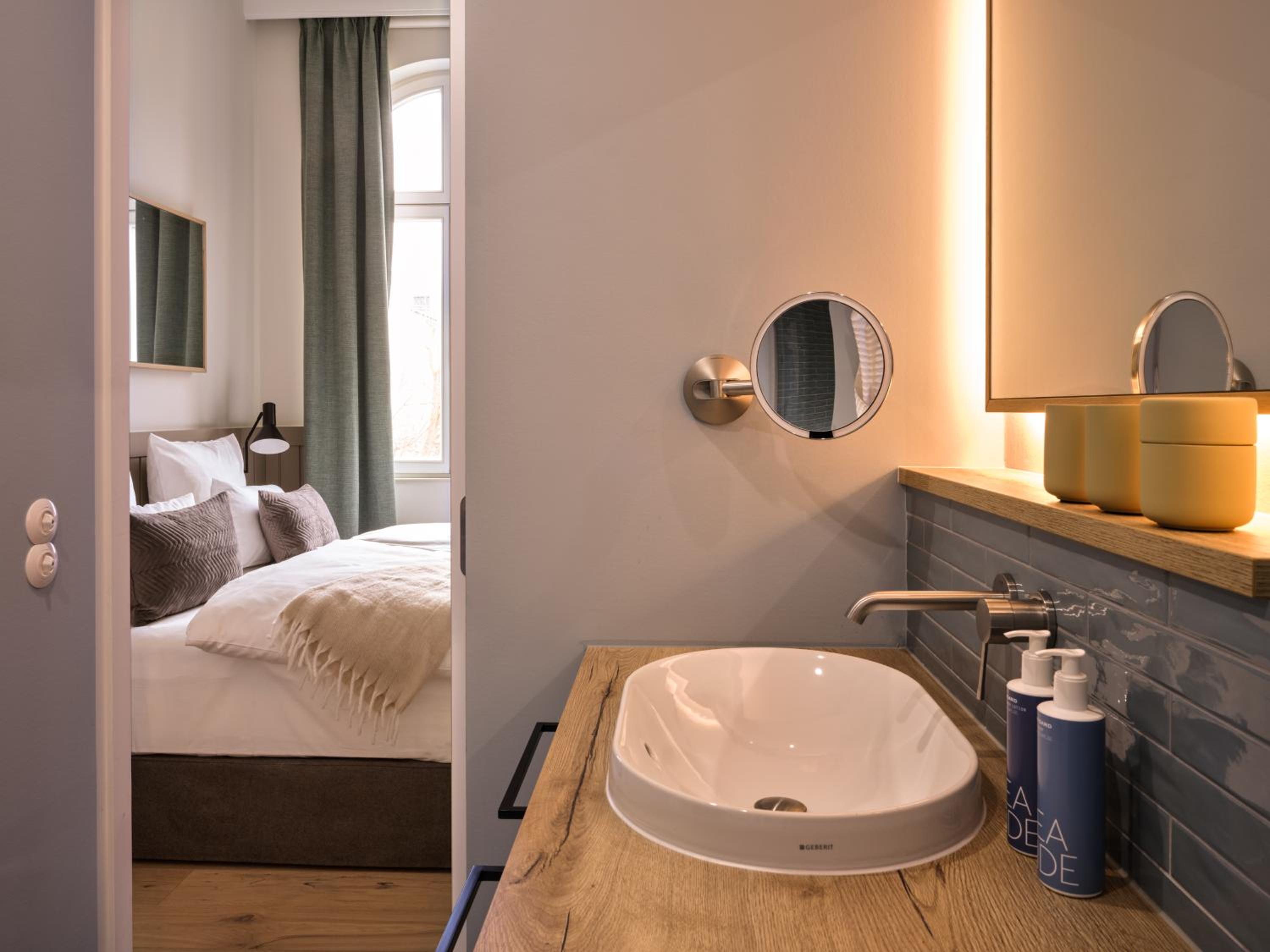 One-Bedroom Apartment thumbnail 6