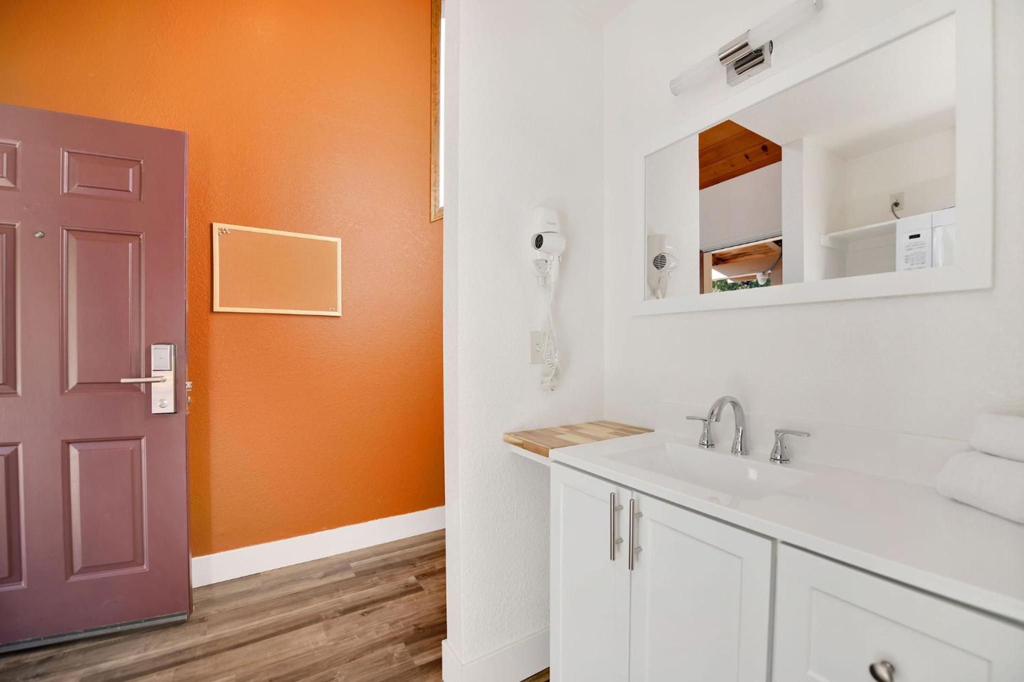 Queen Room - Disability Access photo 2