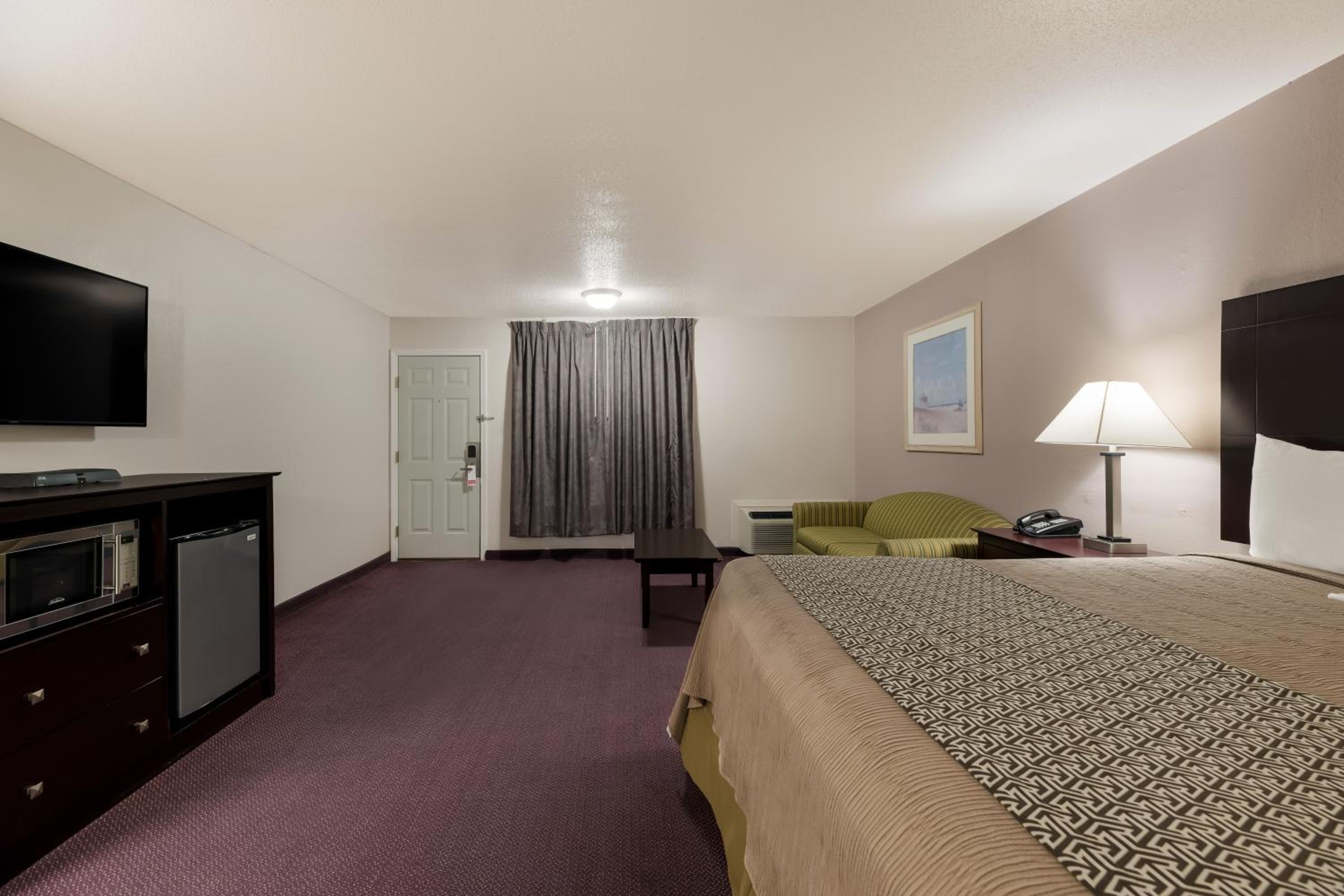 King Room - Non-Smoking photo 2